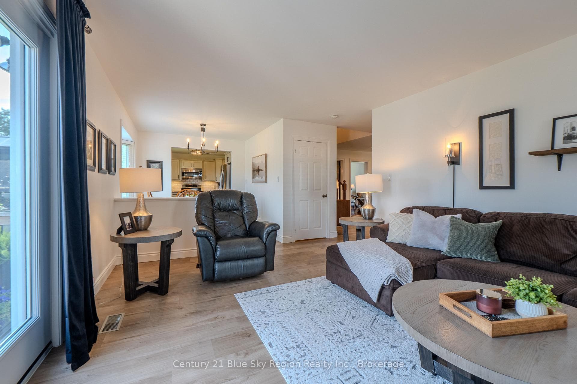 354 Elmwood Avenue photo 16