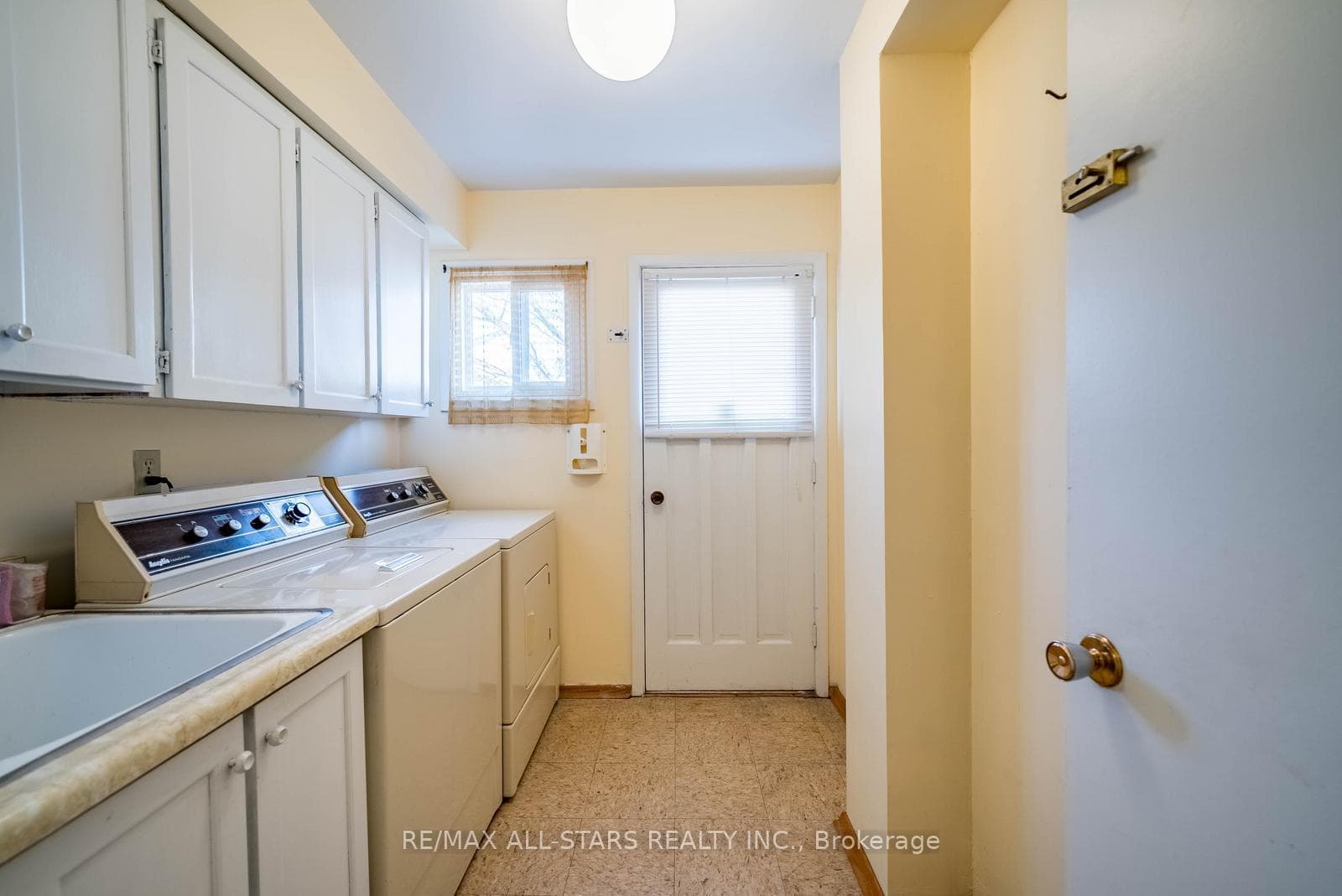 57 Gloxinia Crescent photo 17
