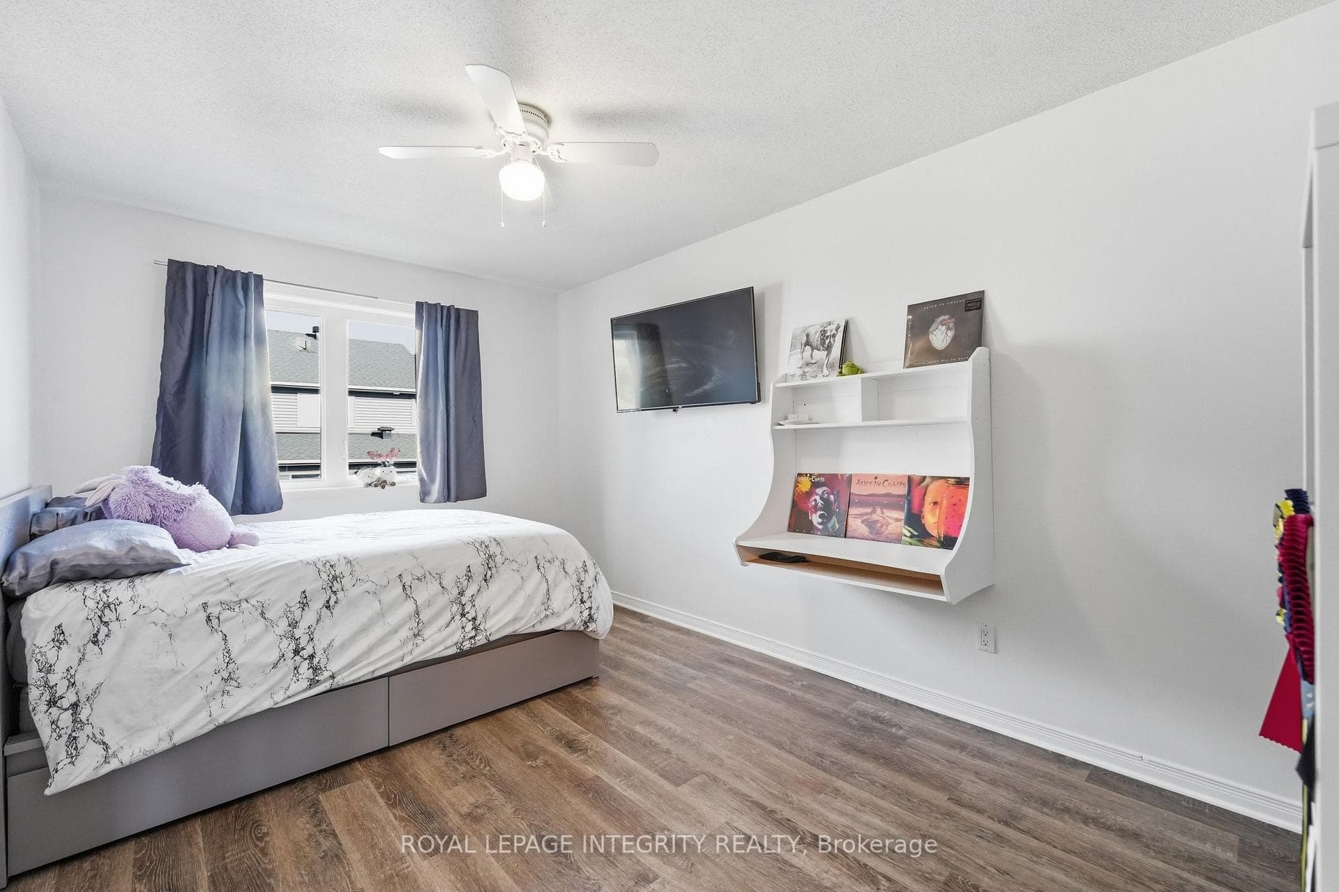300 Rolling Meadow Crescent photo 30