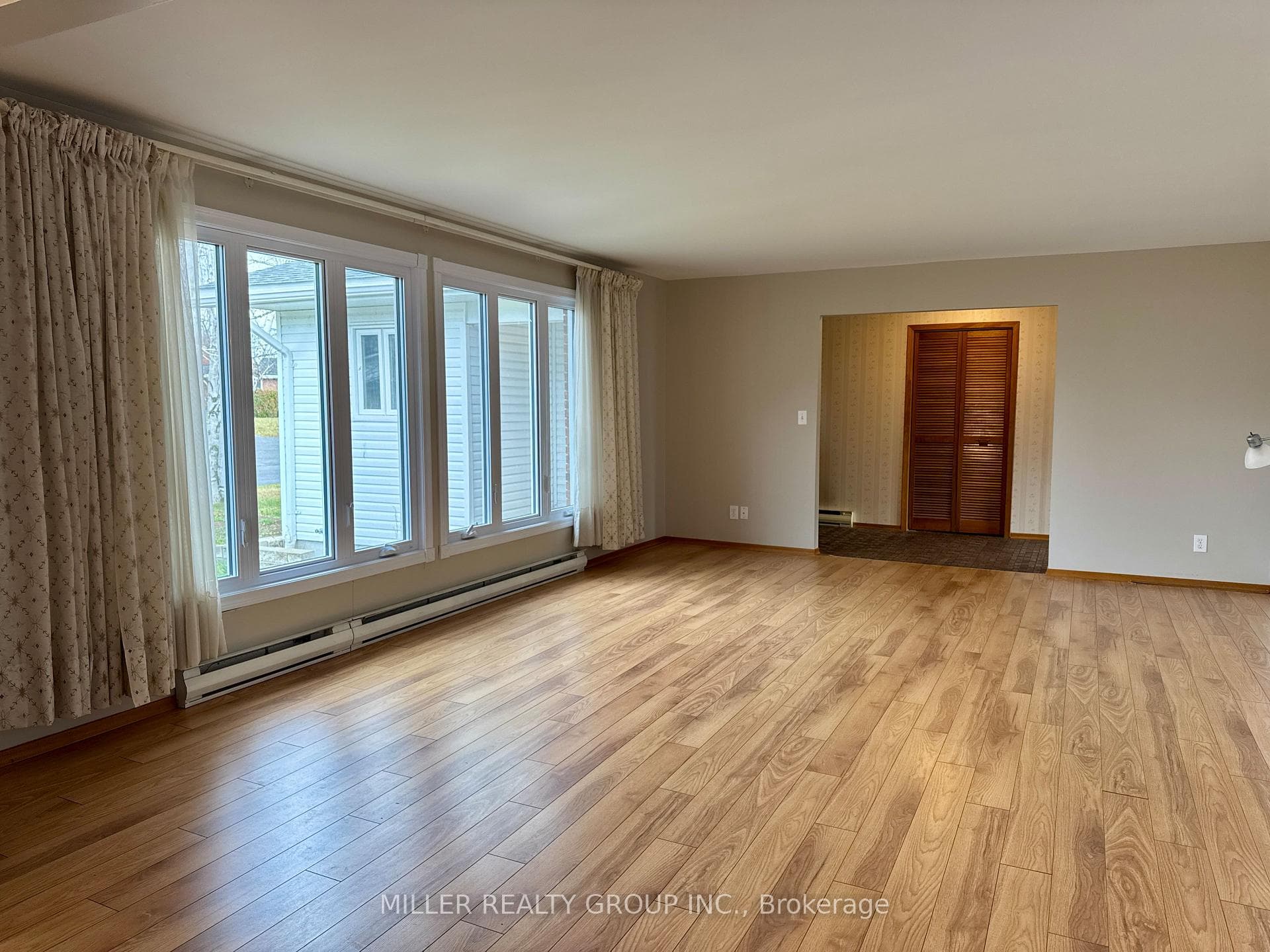 222 Haynes Crescent photo 8