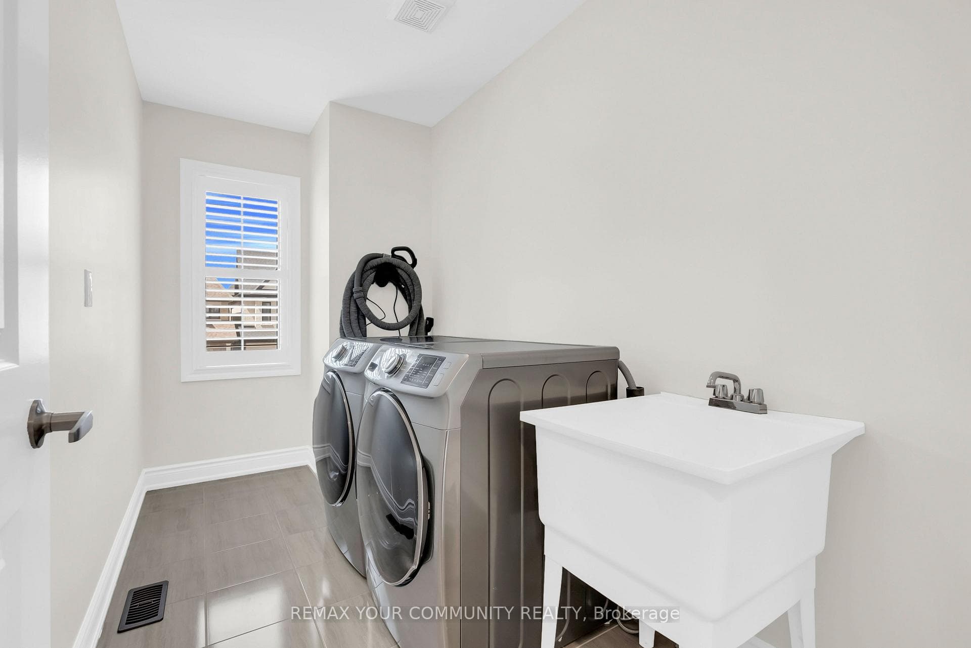 49 Zenith Avenue photo 43