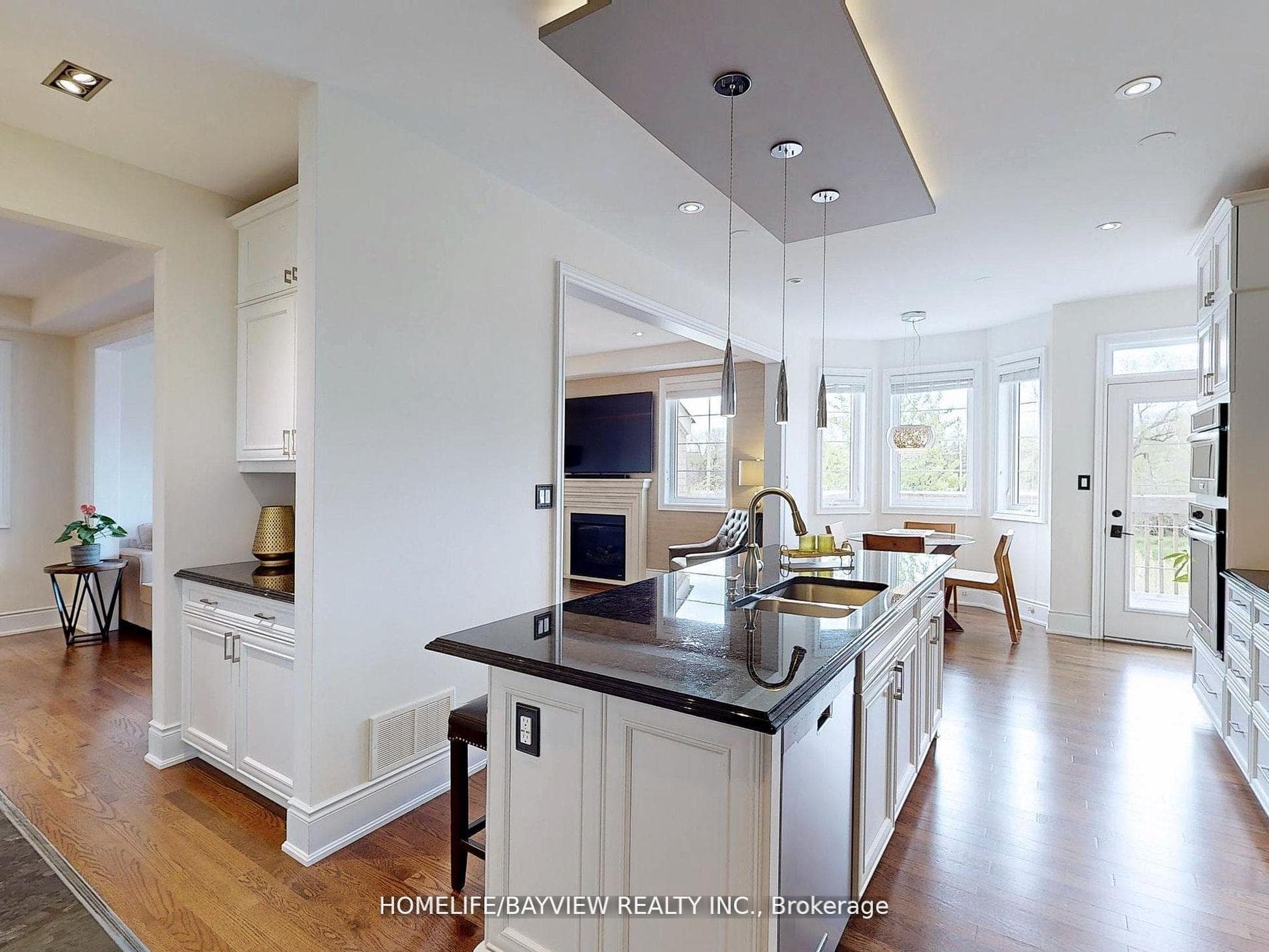 228 Degraaf Crescent photo 6