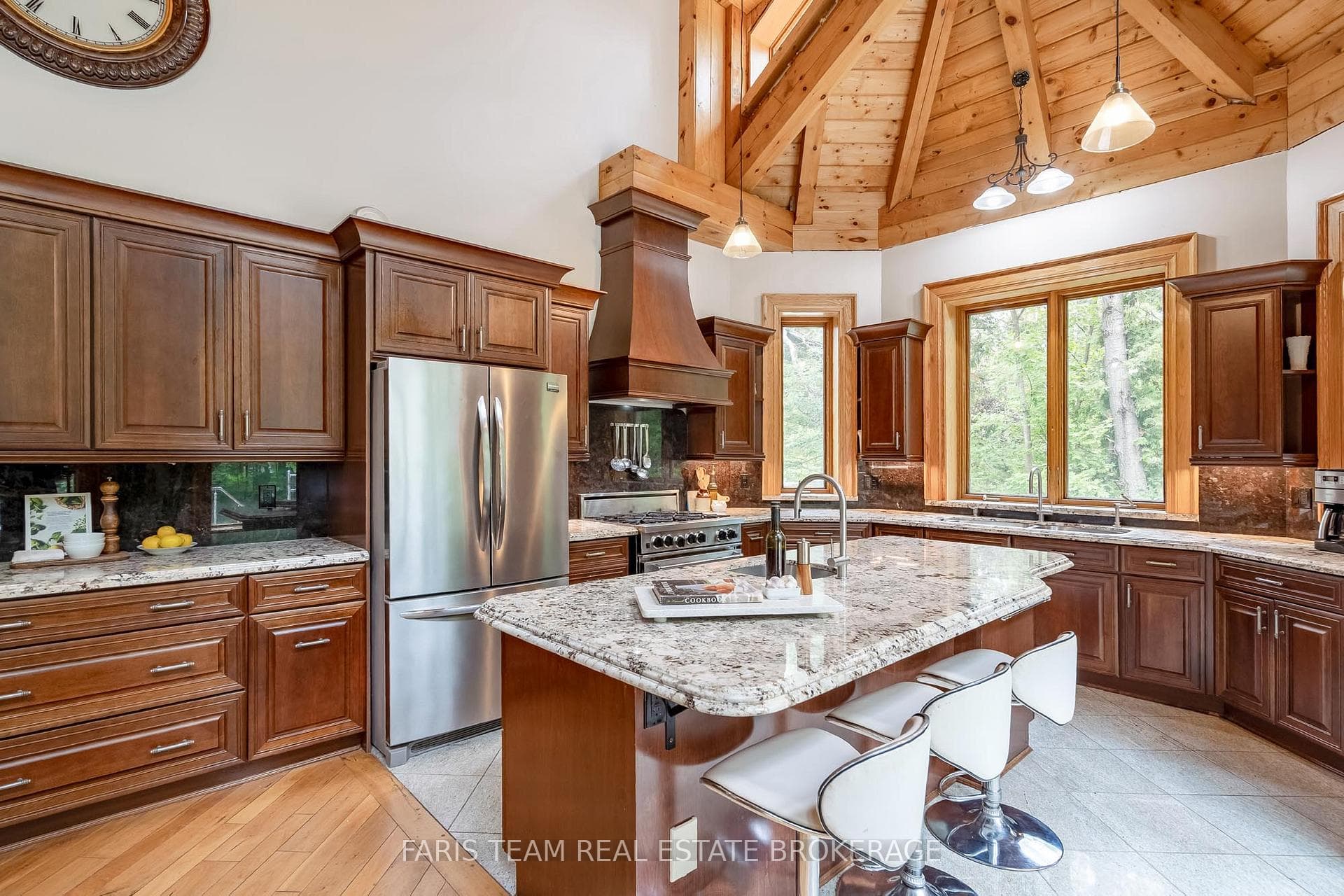 636 Harbour Street photo 8