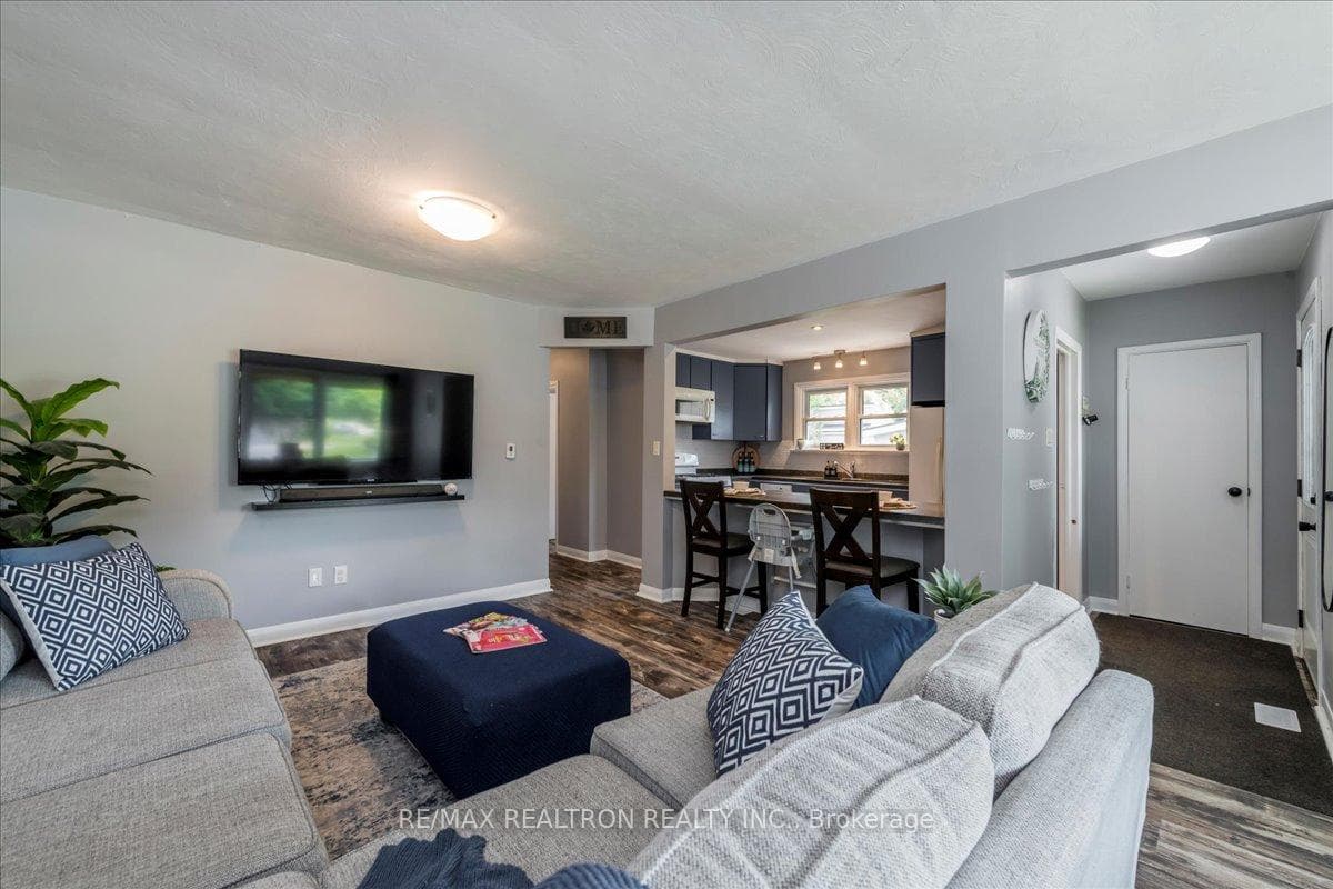 467 Irwin Street photo 5
