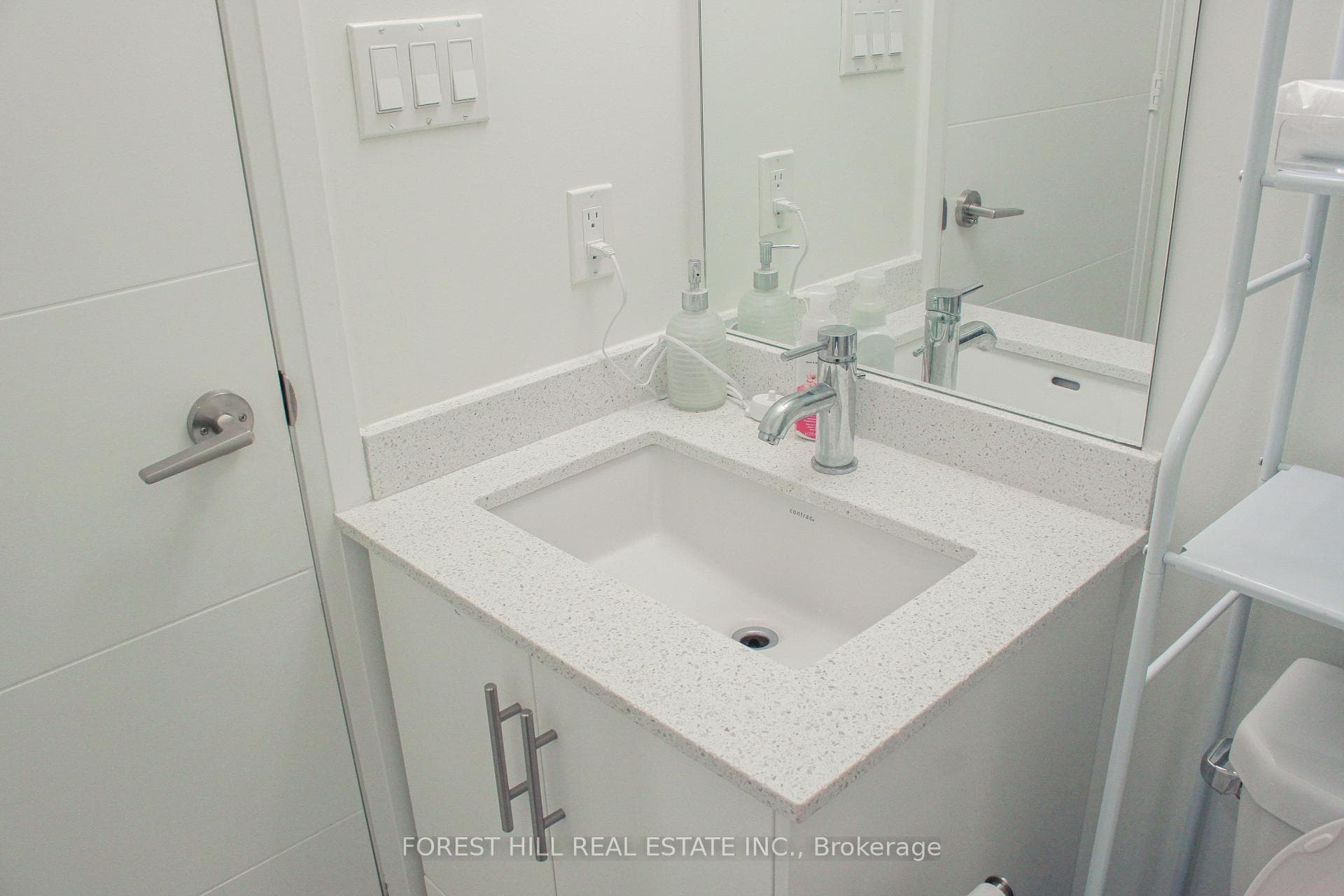 460 Adelaide Street Unit 1716 photo 20