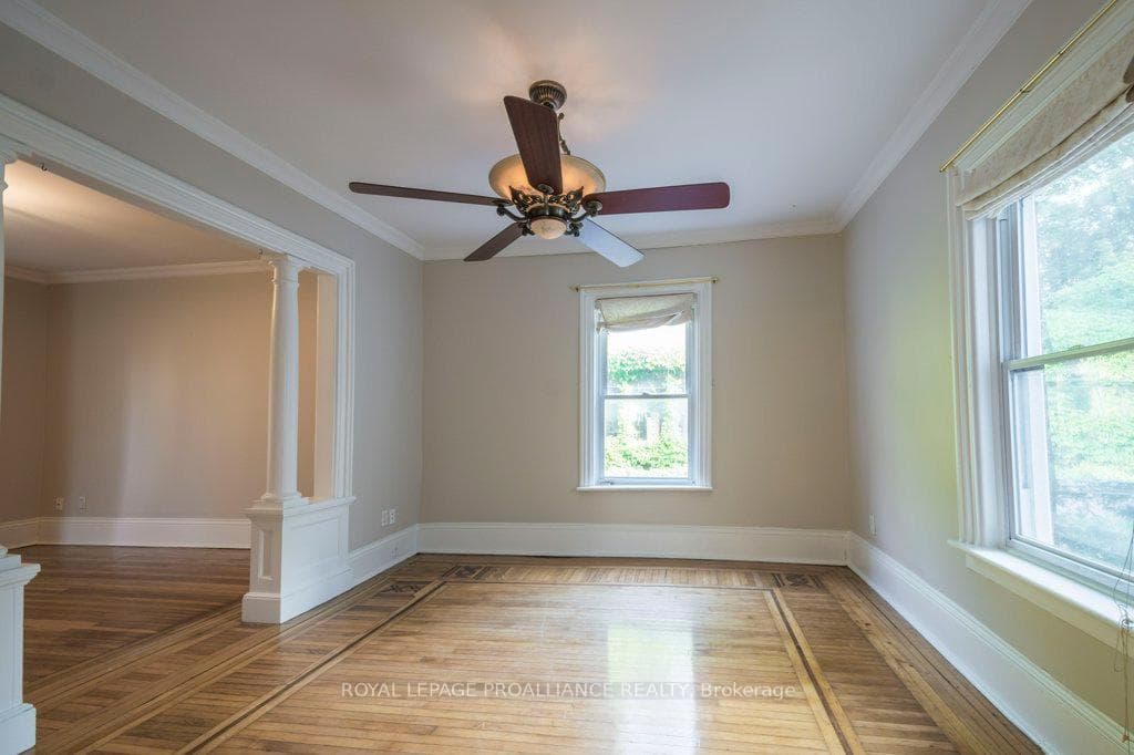 137 Foster Avenue photo 9