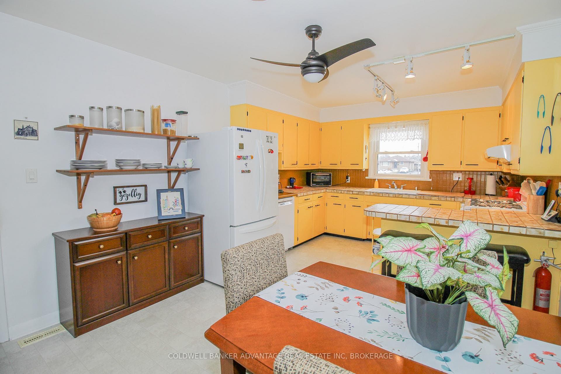 Dining Room & Kitchen