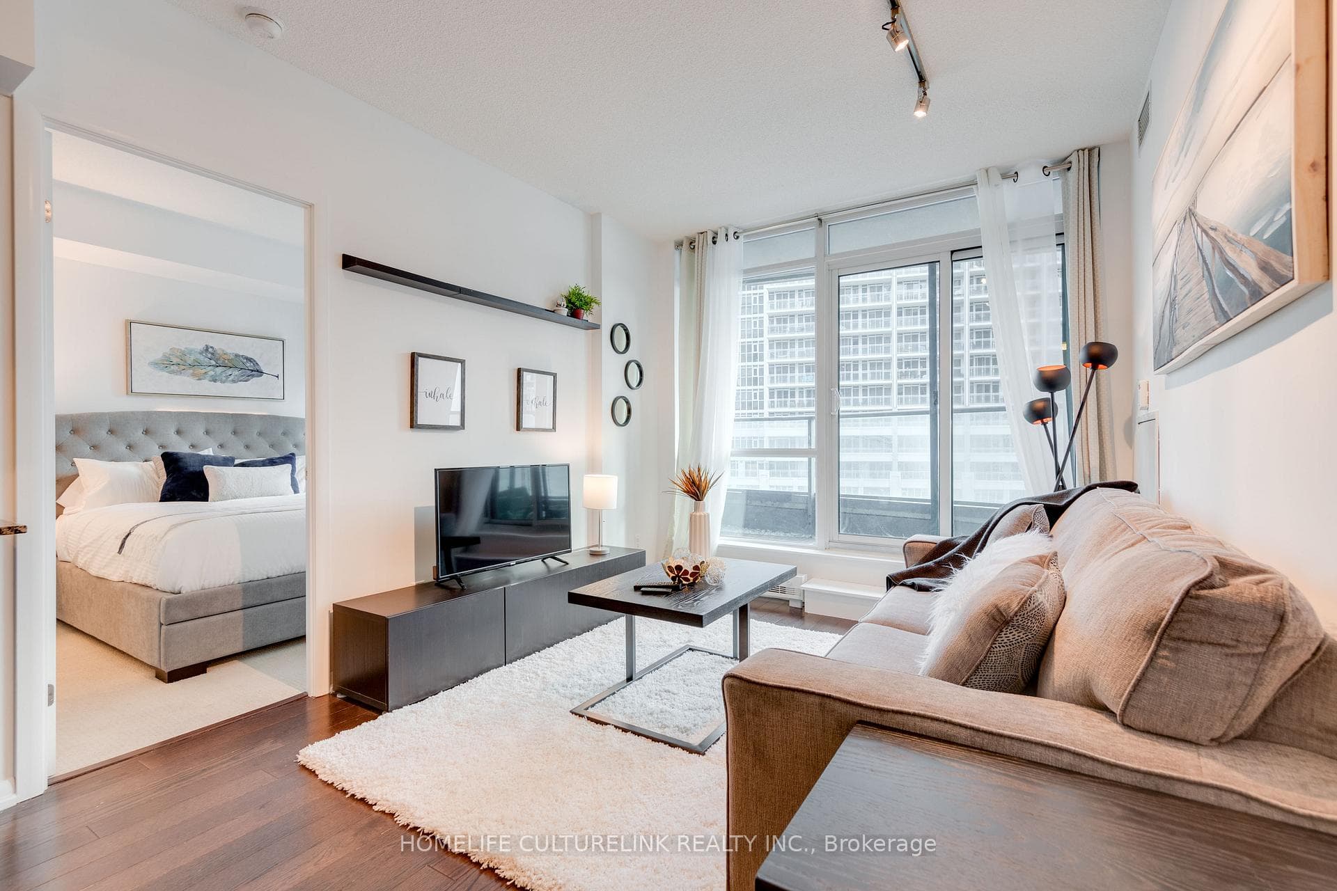 209 Fort York Boulevard Unit 777 photo 2