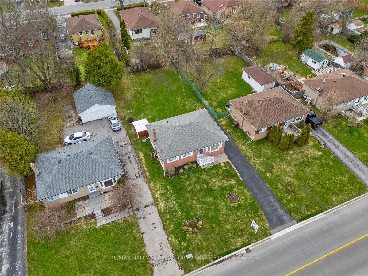32 Linton Avenue photo 4