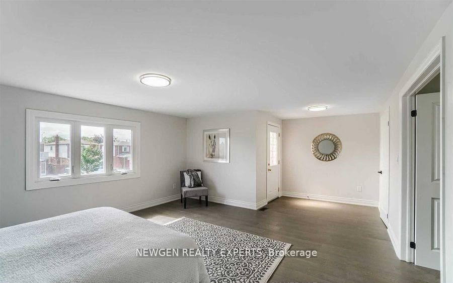 101 Banting Crescent photo 14