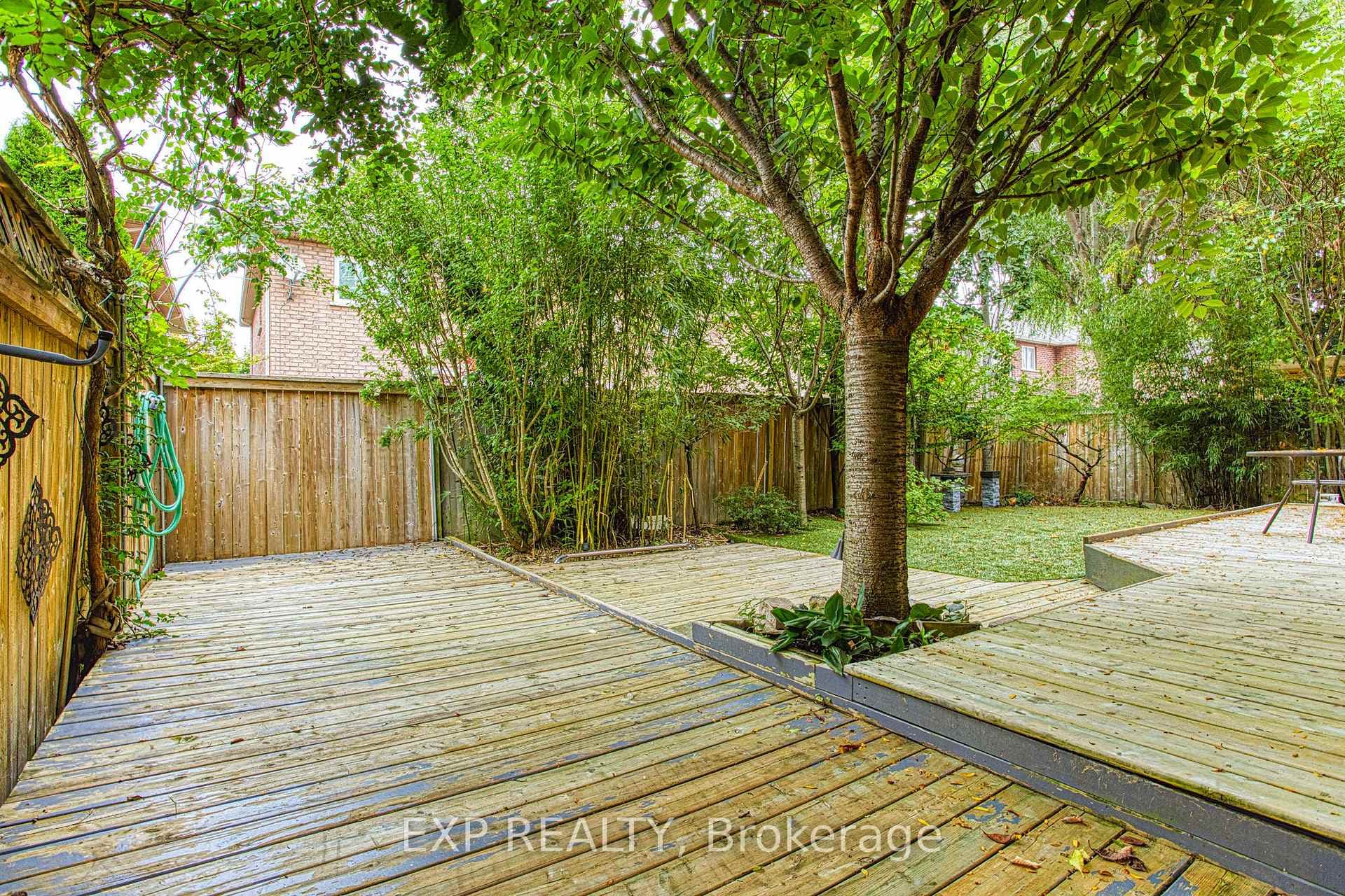 96 Glenmeadow Crescent photo 36