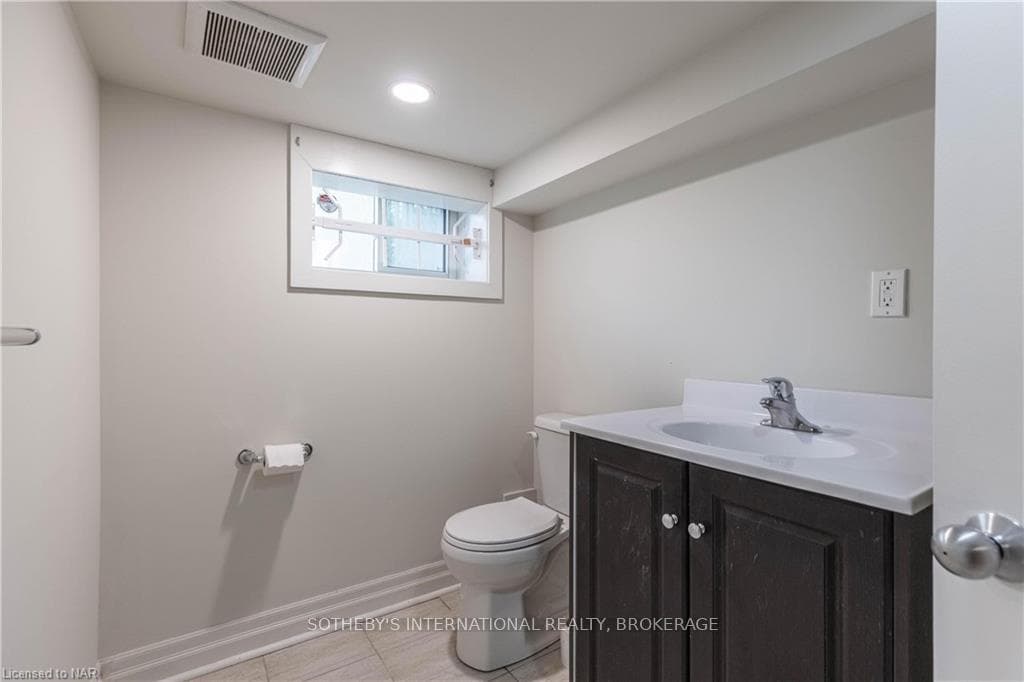 150 WELLAND Avenue photo 16