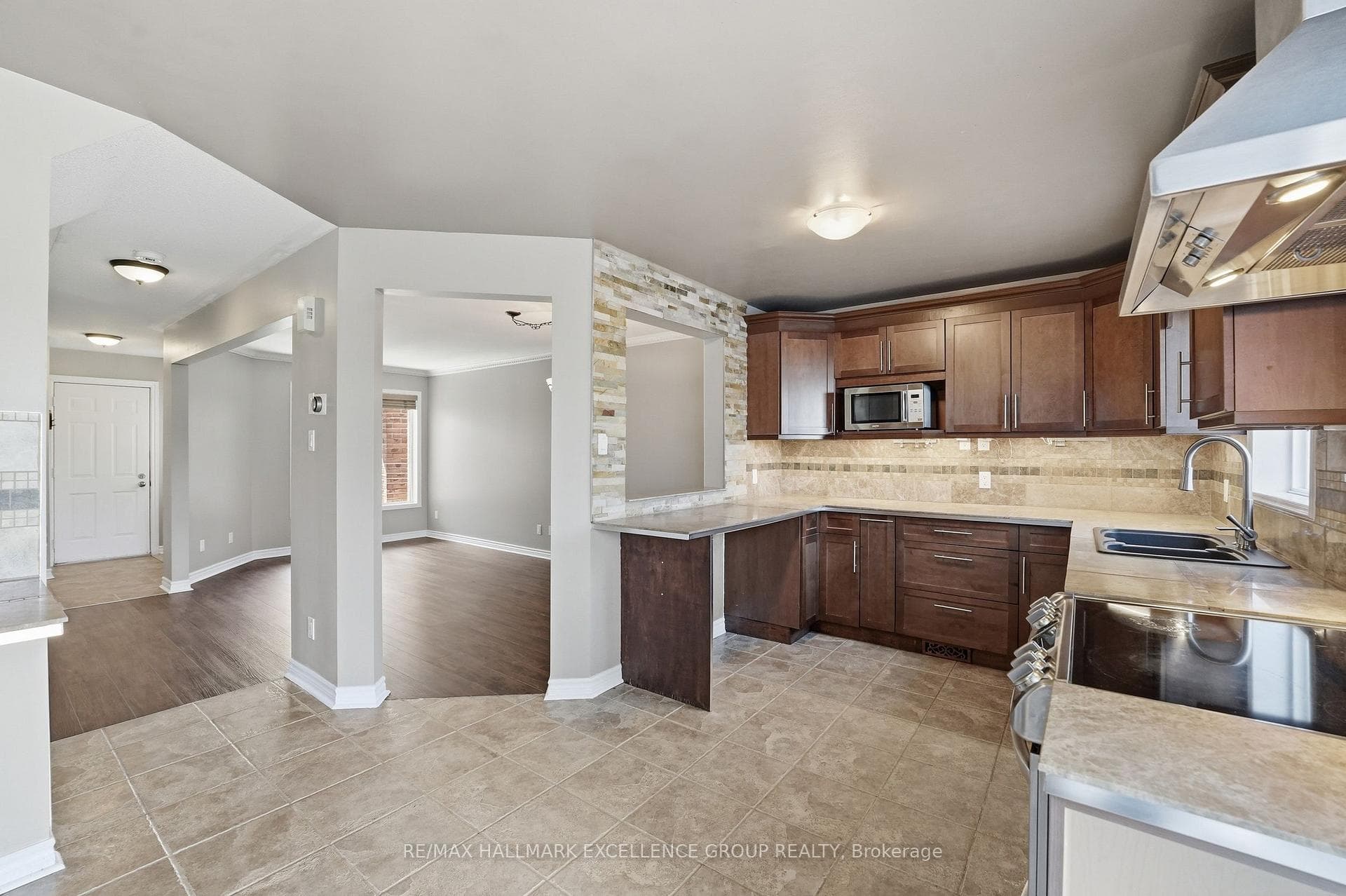 887 Nesting Way photo 18