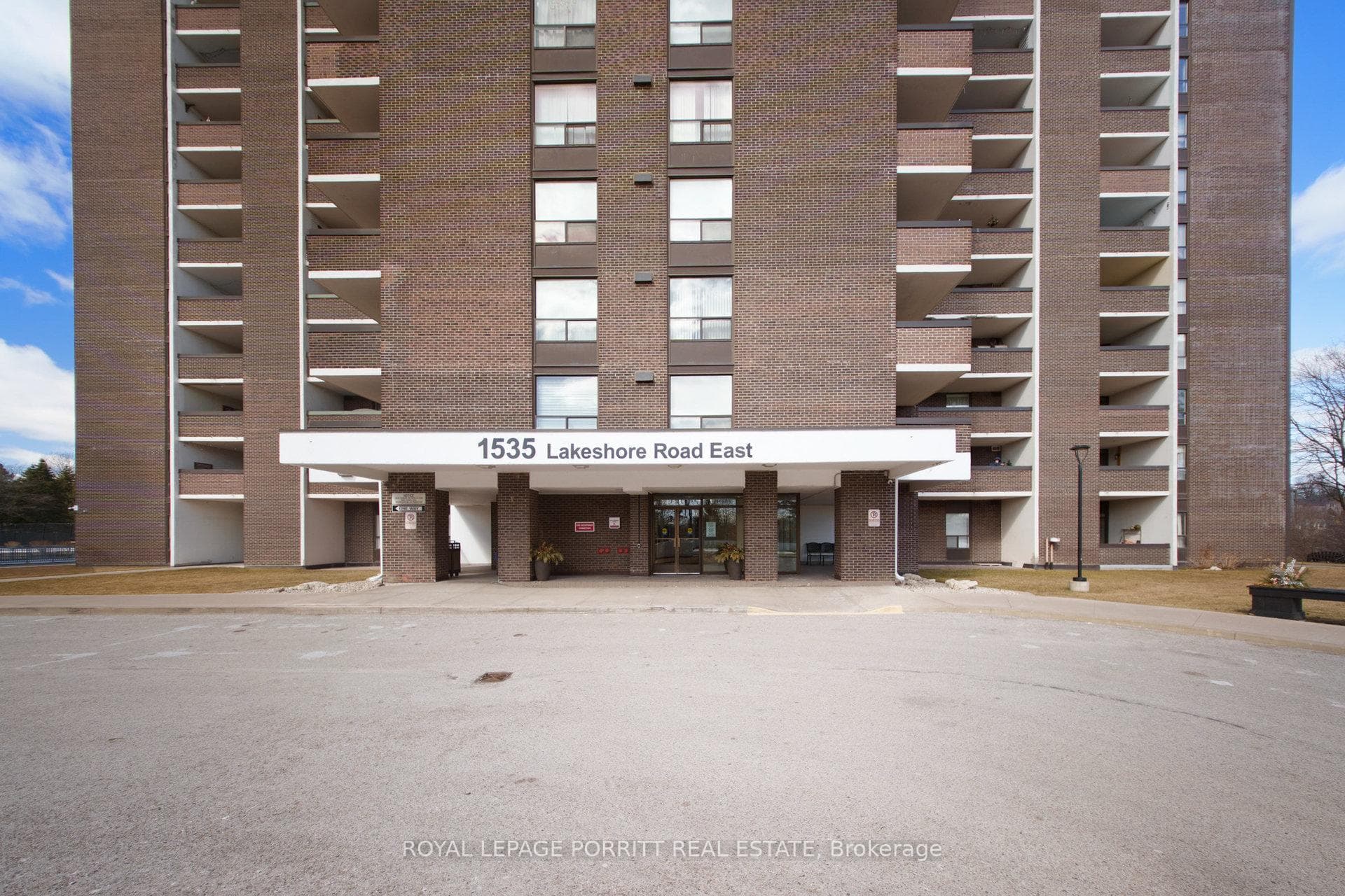 1535 Lakeshore Road Unit 201 photo 1