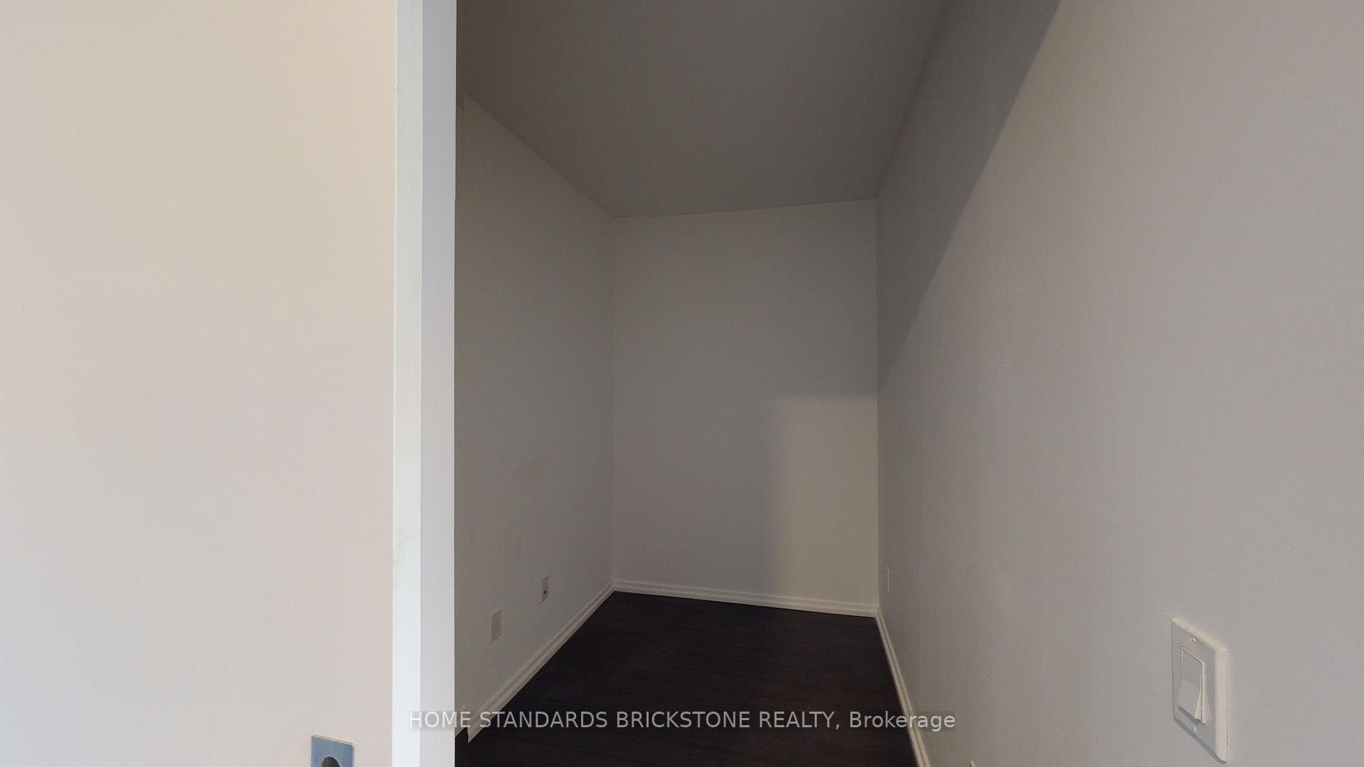 197 Yonge Street Unit 1610 photo 22