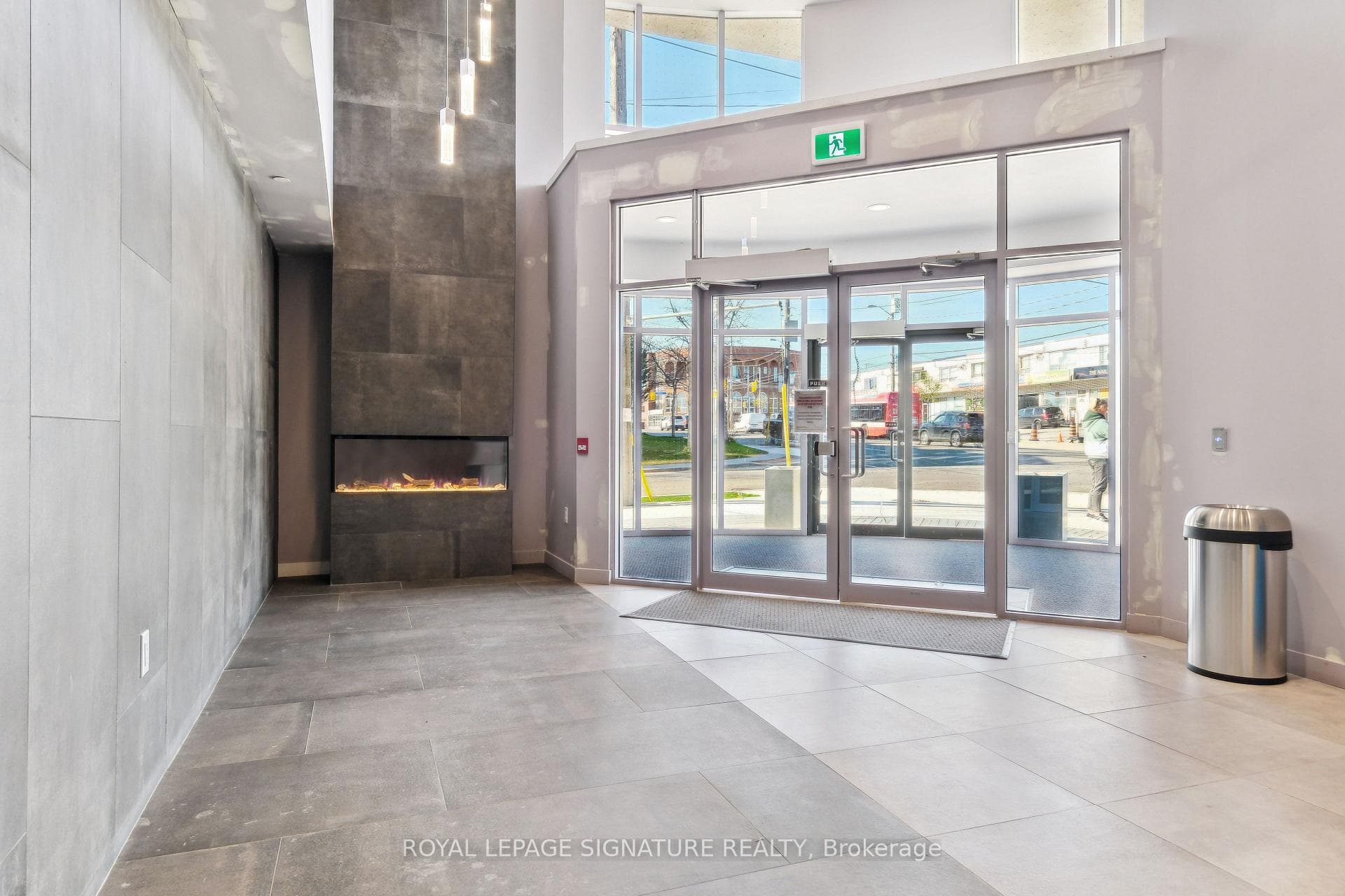 2433 Dufferin Street Unit 701 photo 4