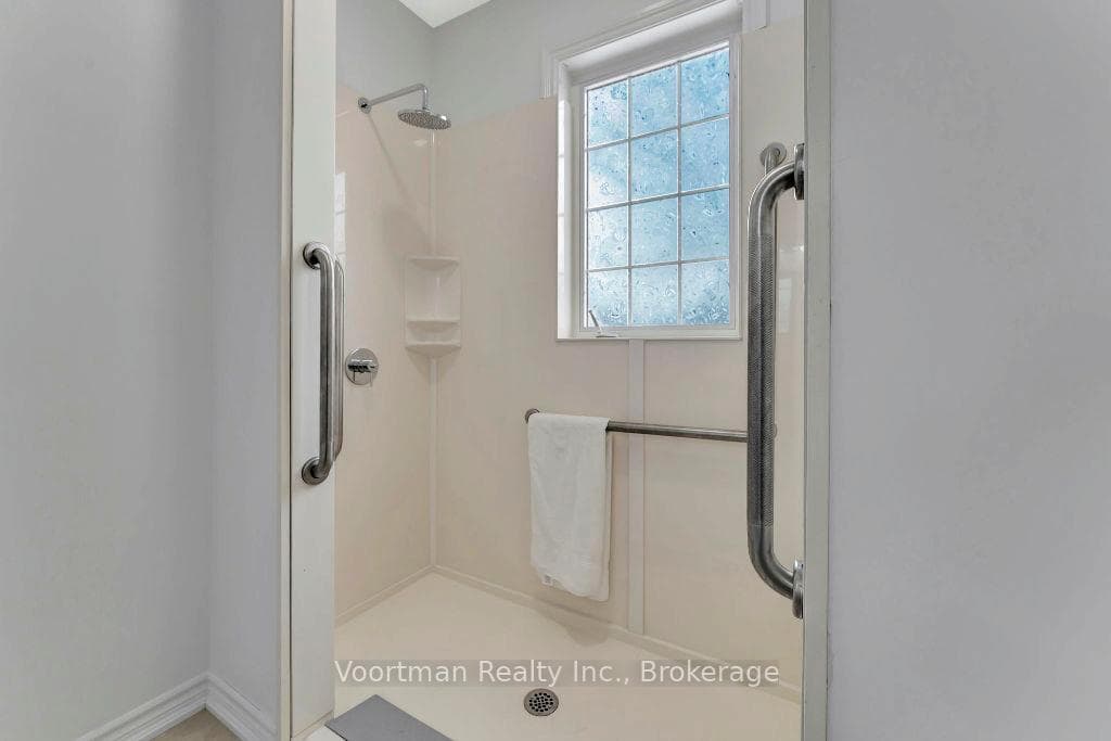 98 Silverbirch Boulevard Unit 20 photo 12