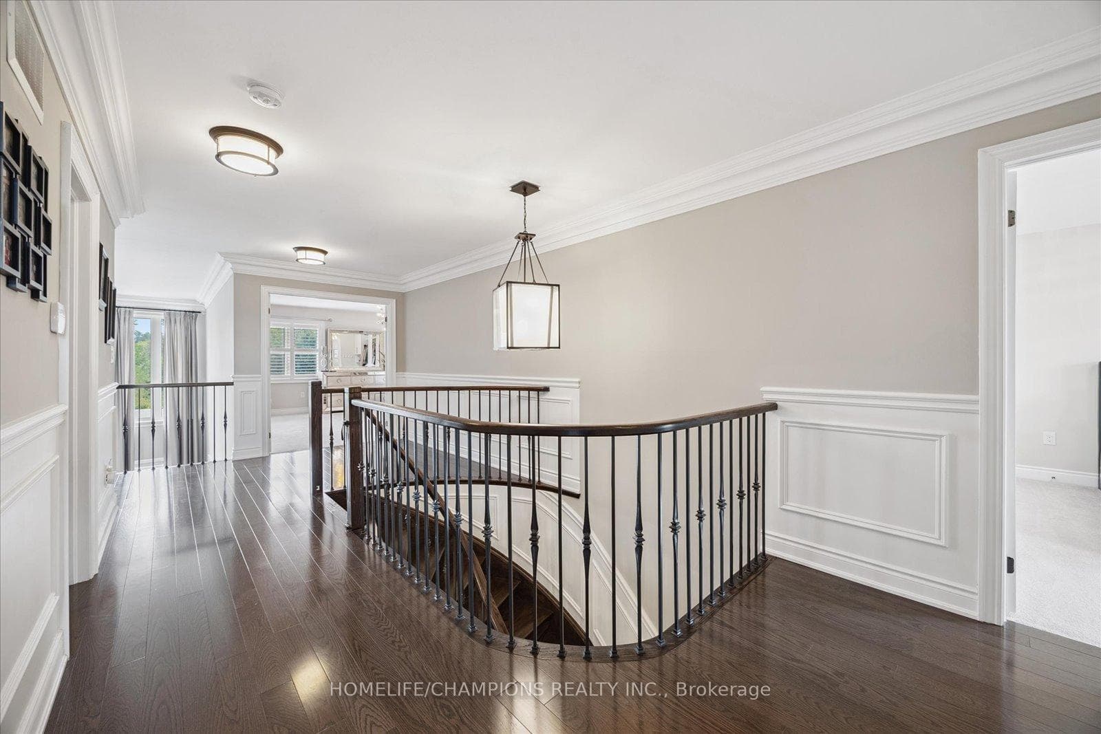 1612 Sandhurst Crescent photo 23