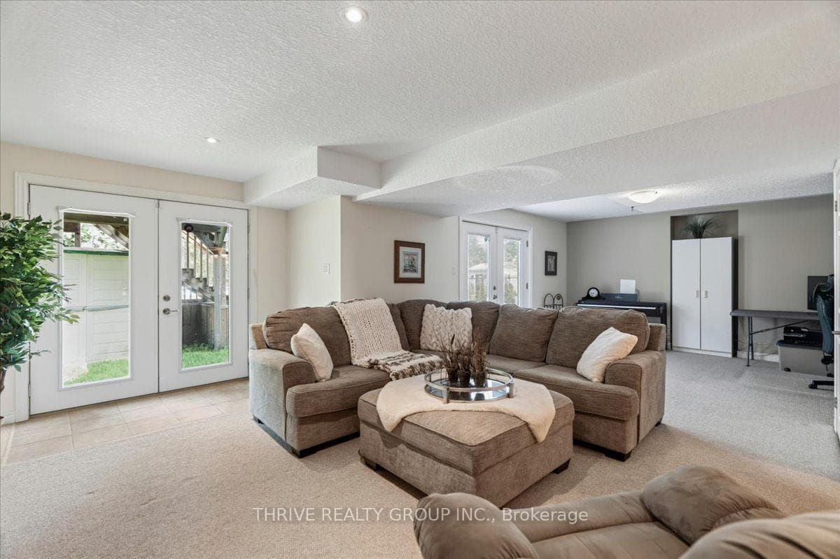 1571 Blackmaple Crescent photo 32