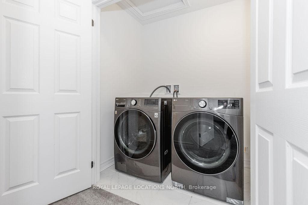 111 Plewes Drive photo 34