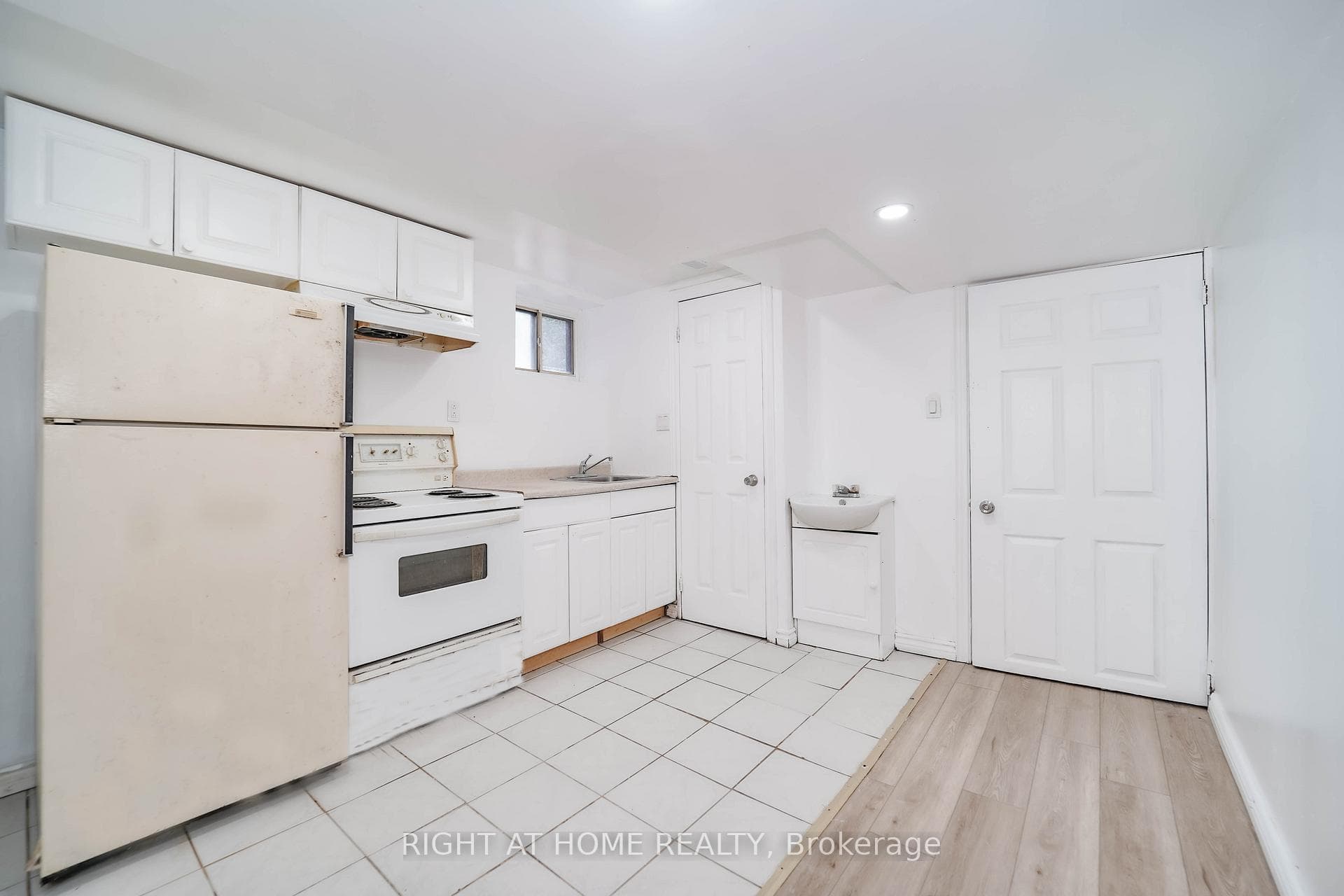 4456 Lawrence Avenue photo 21