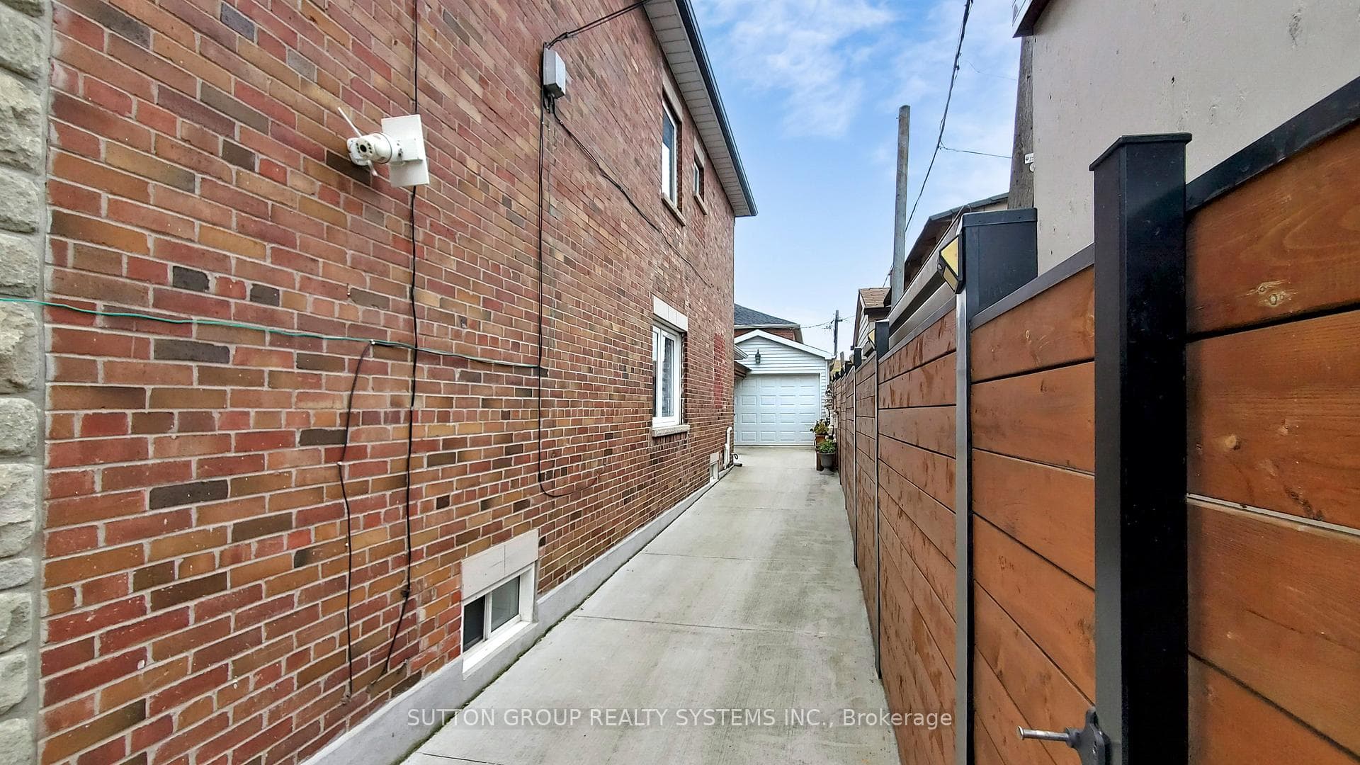 24 Chambers Avenue photo 20