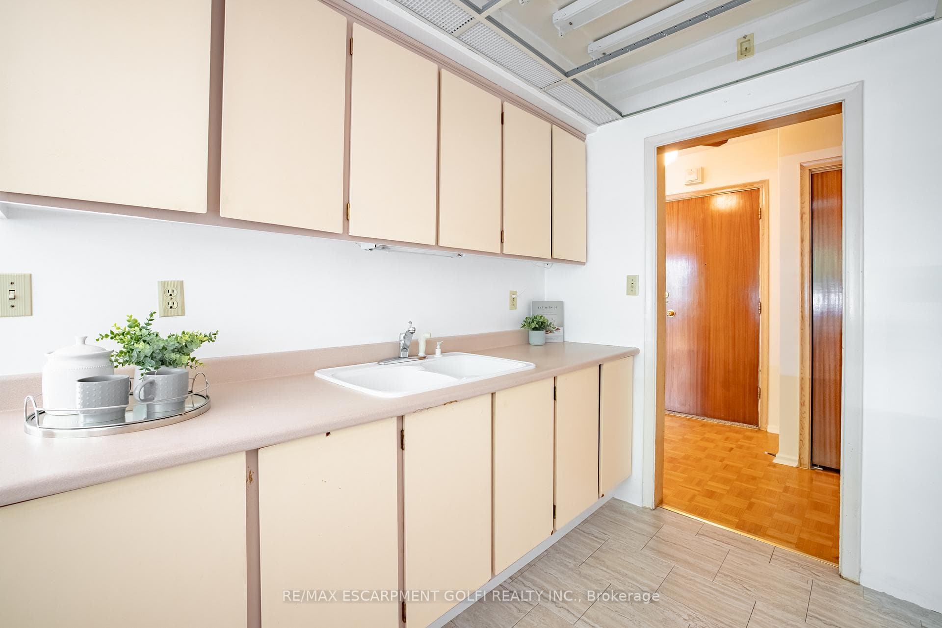 11 Woodman Drive Unit 405 photo 16