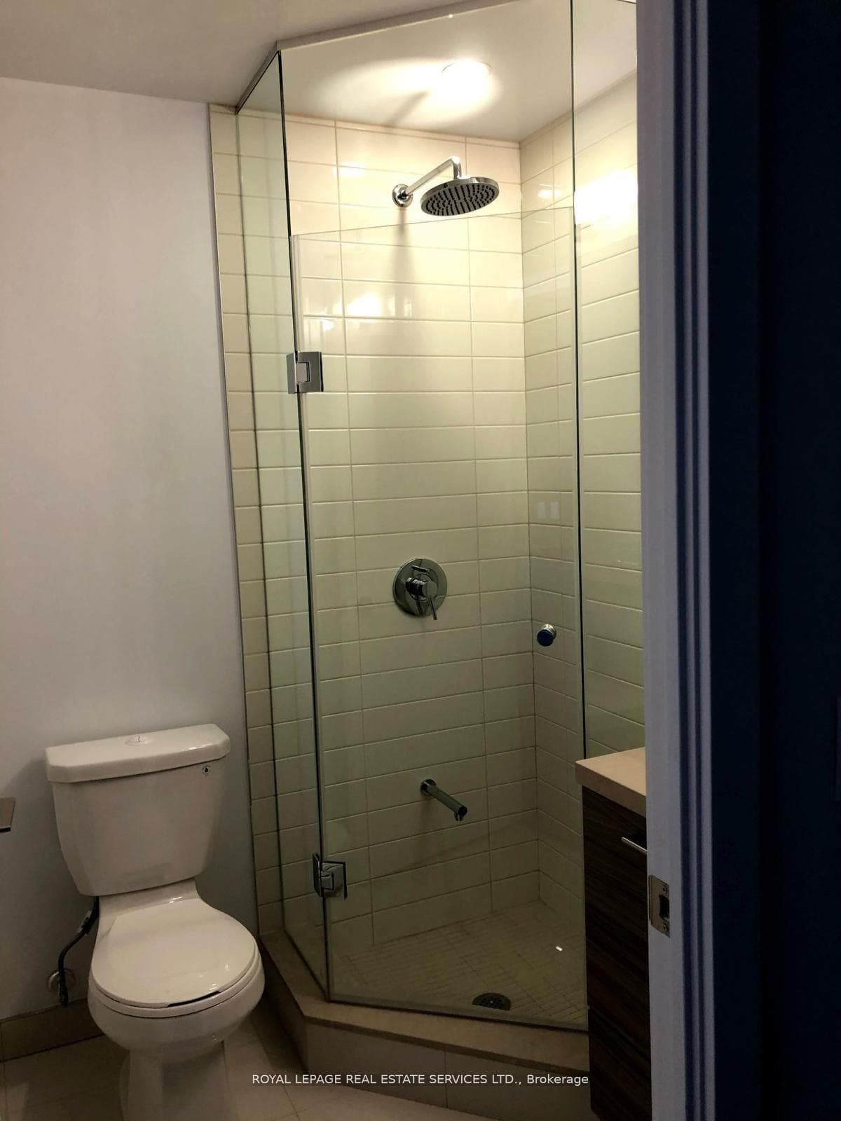 2221 Yonge Street Unit 2107 photo 9