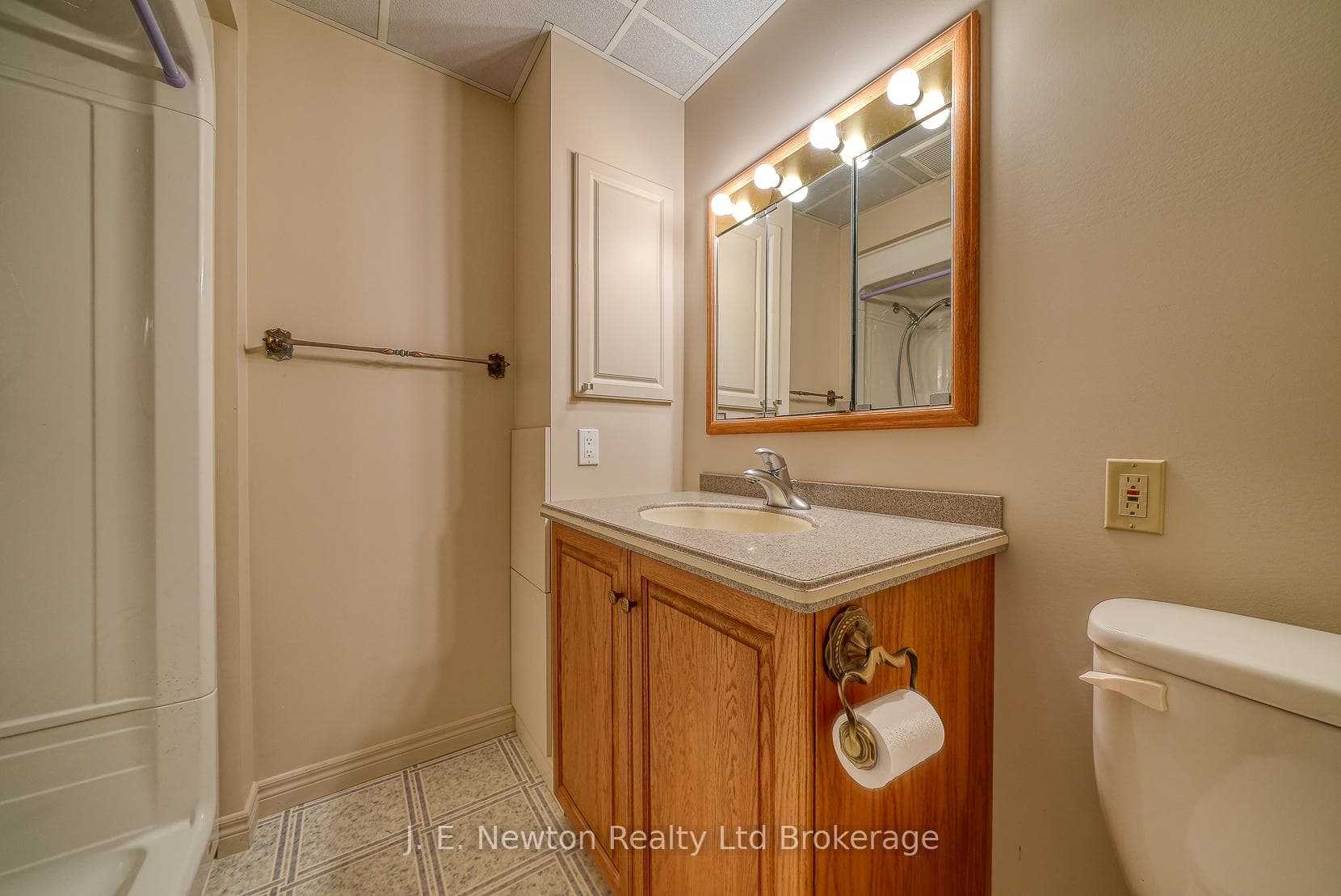 356 Broadway Street photo 42