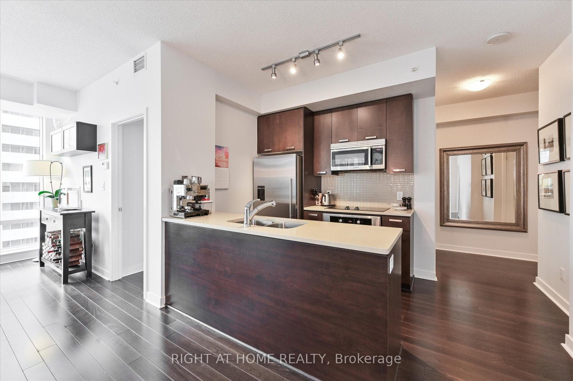 295 Adelaide Street Unit 2107 photo 16