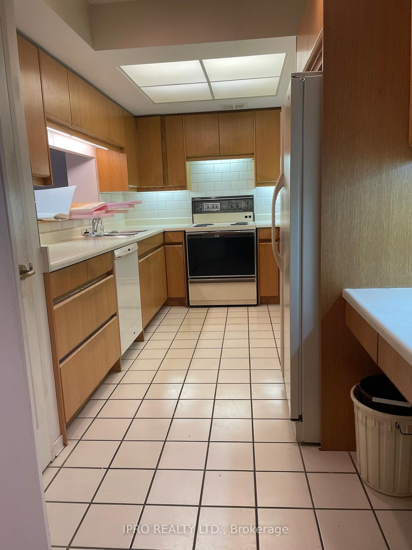130 Carlton Street Unit 1502 photo 15