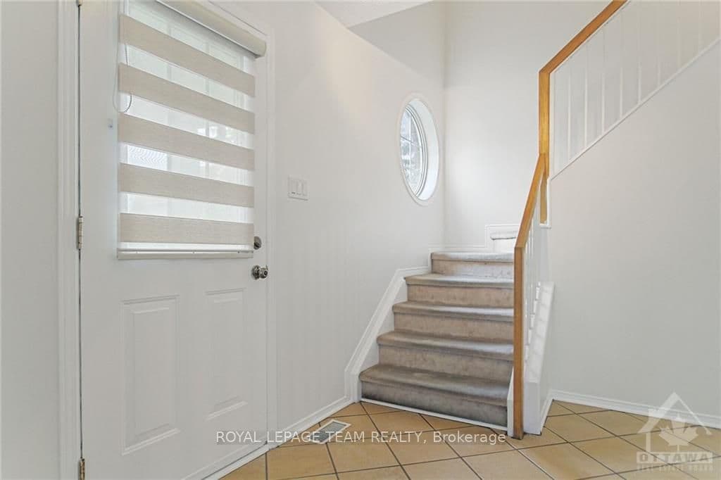 257 CRESTHAVEN Drive photo 4