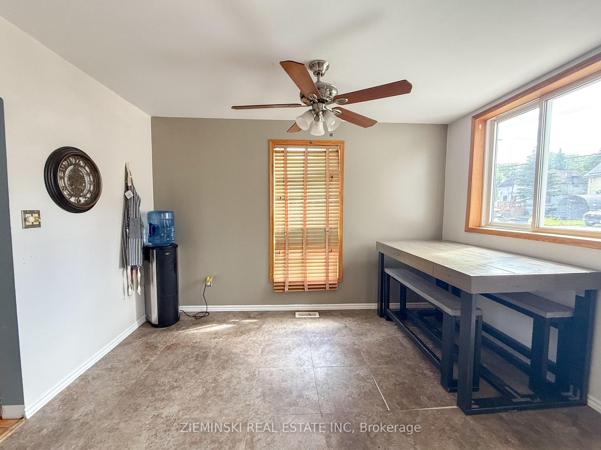 143 Essex Avenue photo 9