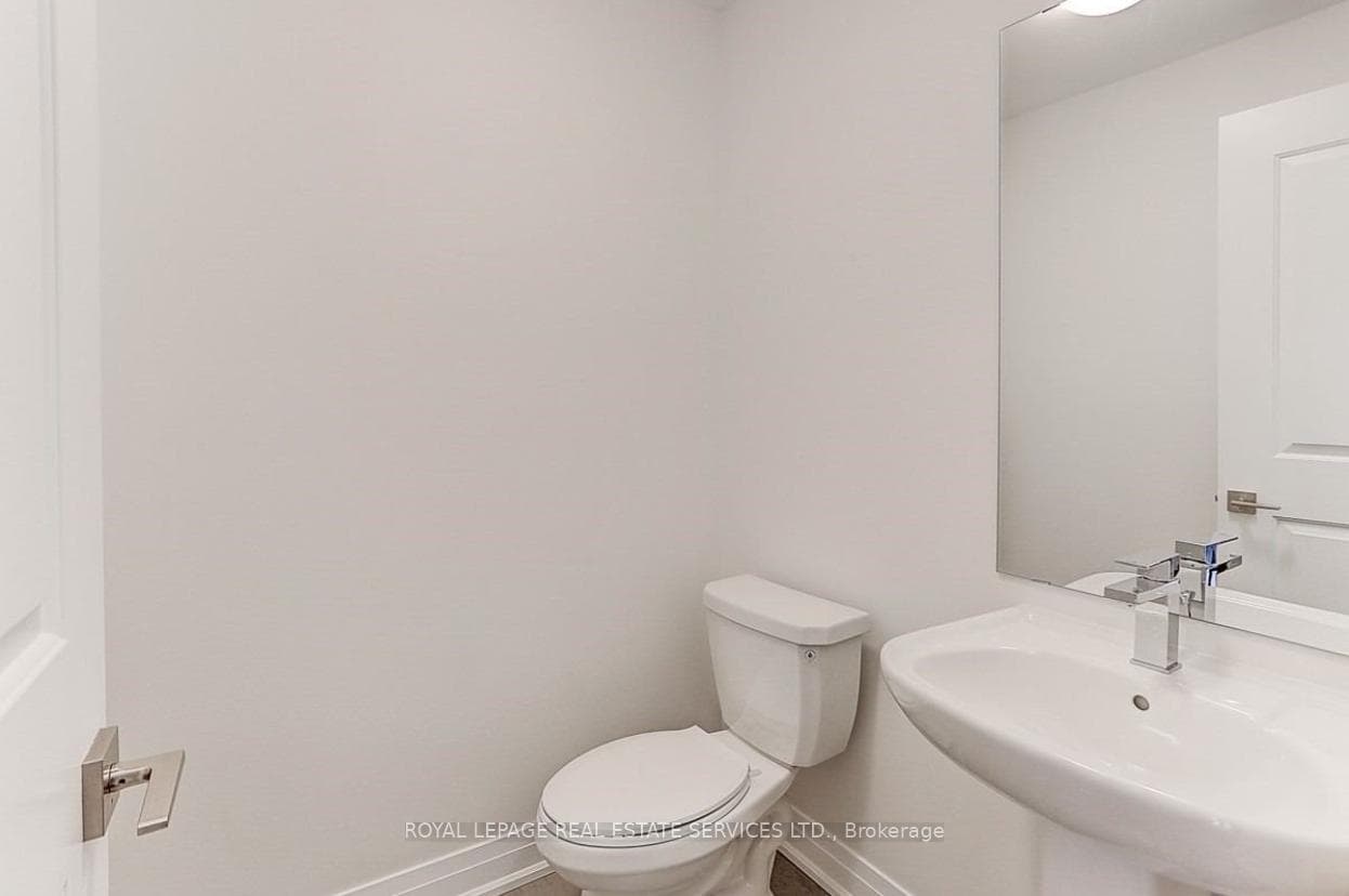 513 New England Court photo 31
