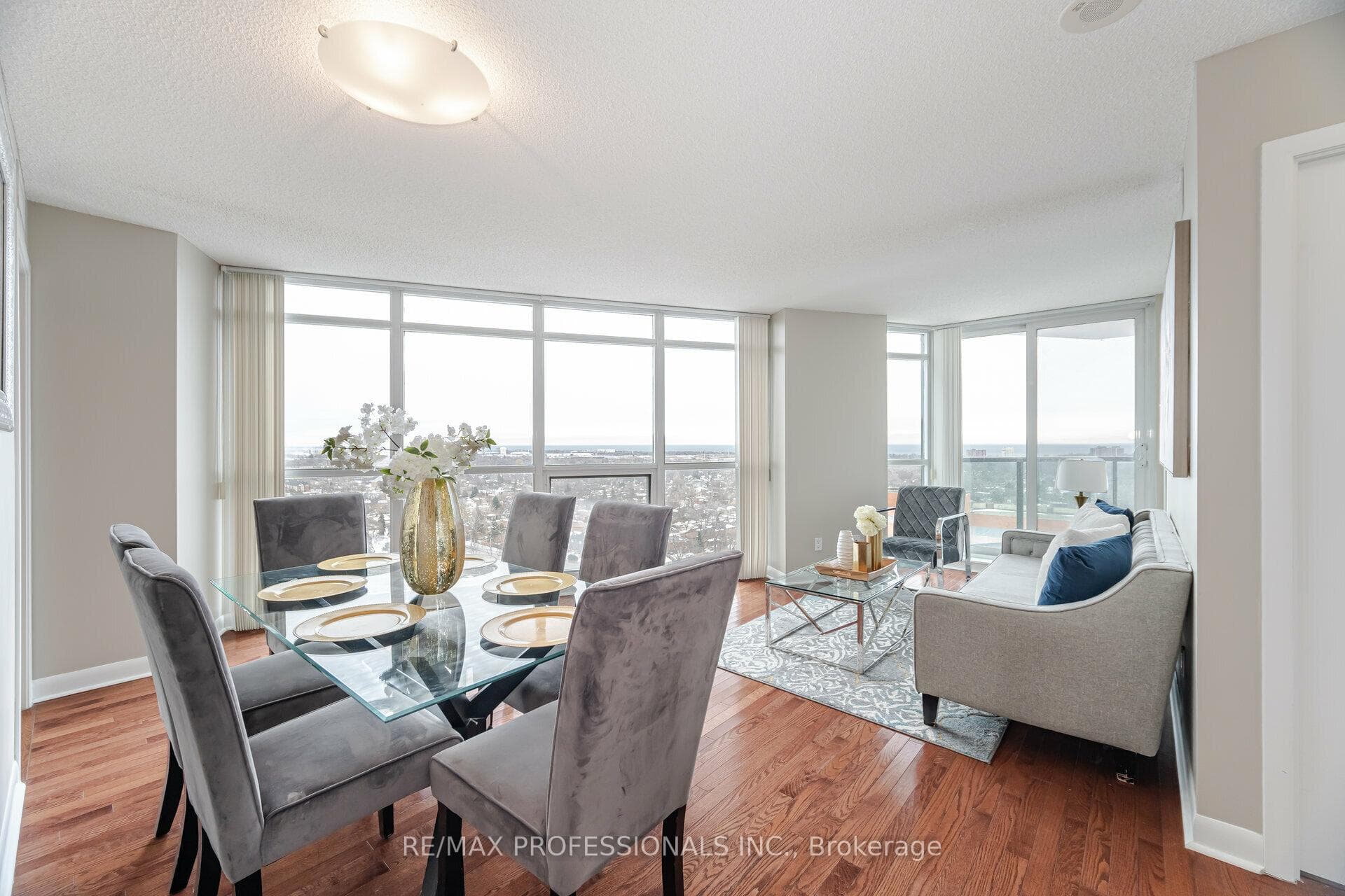 225 Sherway Gardens Road Unit 2007 photo 1