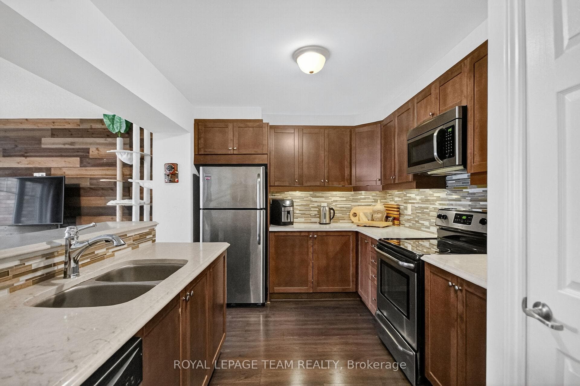 303 Pumpkinseed Crescent photo 25