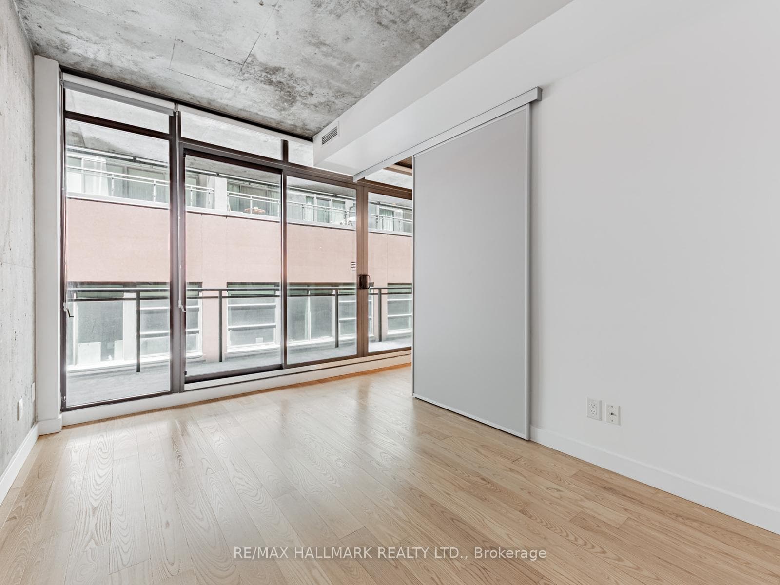 90 Broadview Avenue Unit 416 photo 17