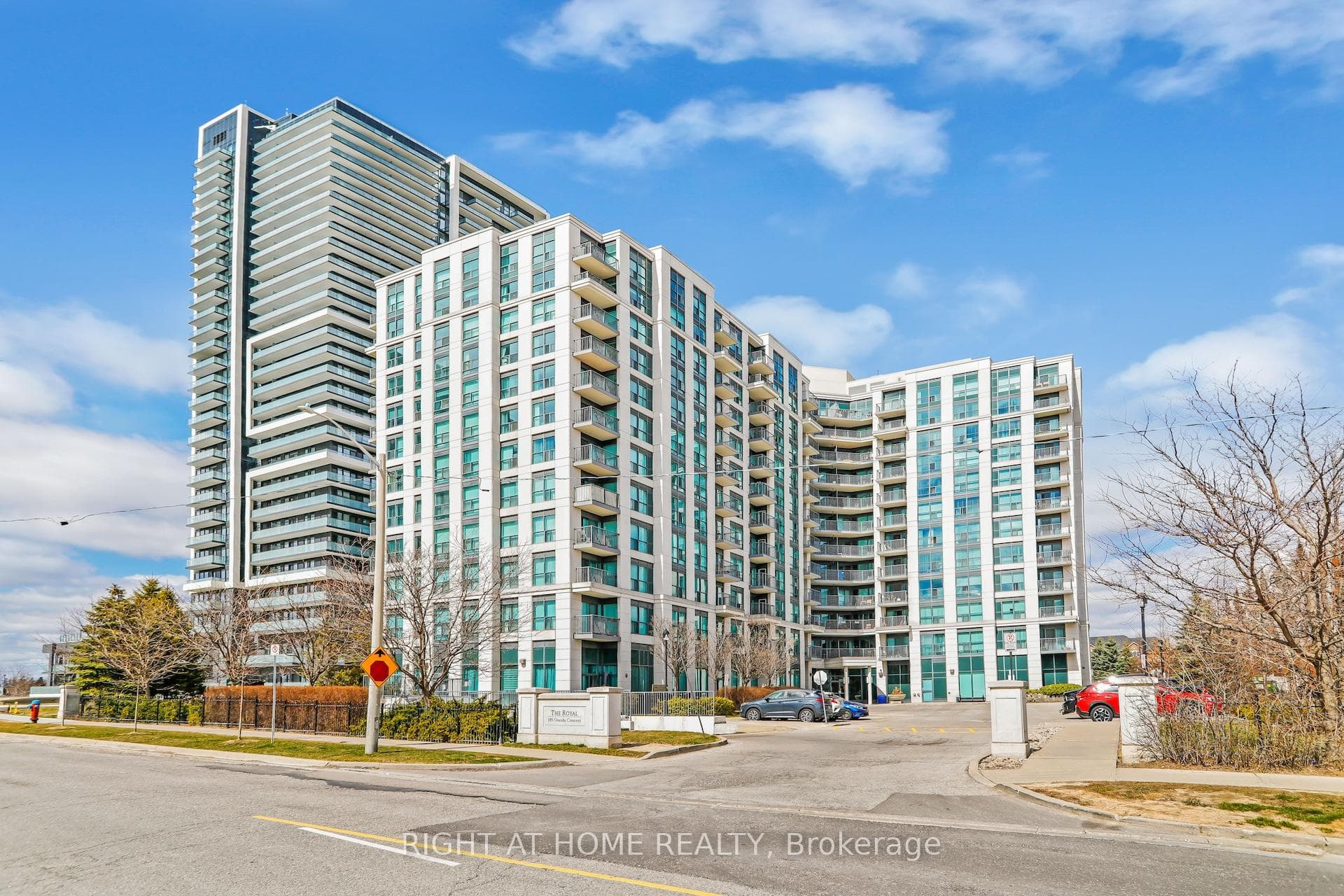 185 Oneida Crescent Unit 710 photo 1