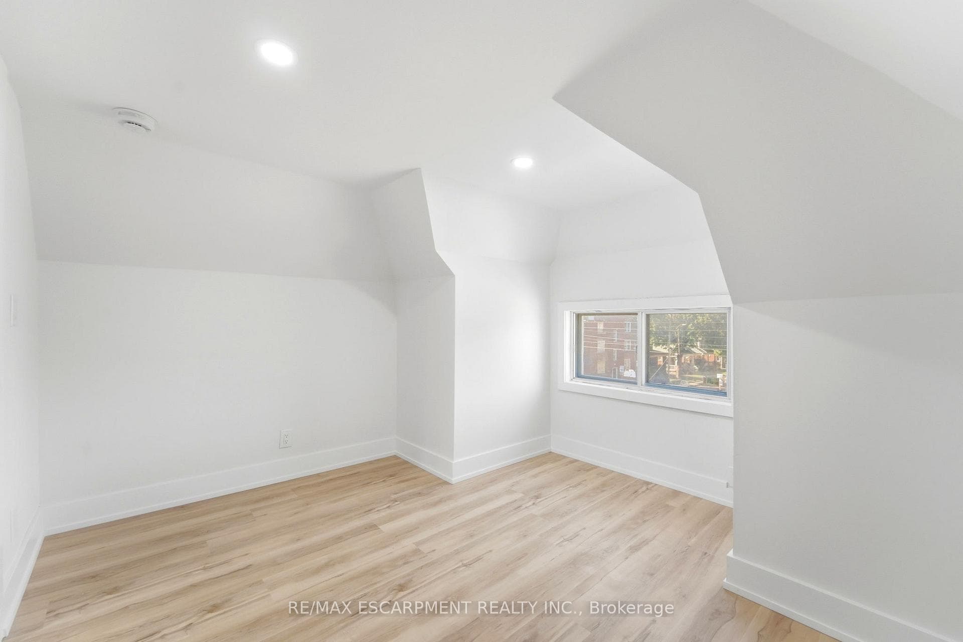 968 Main Street photo 29