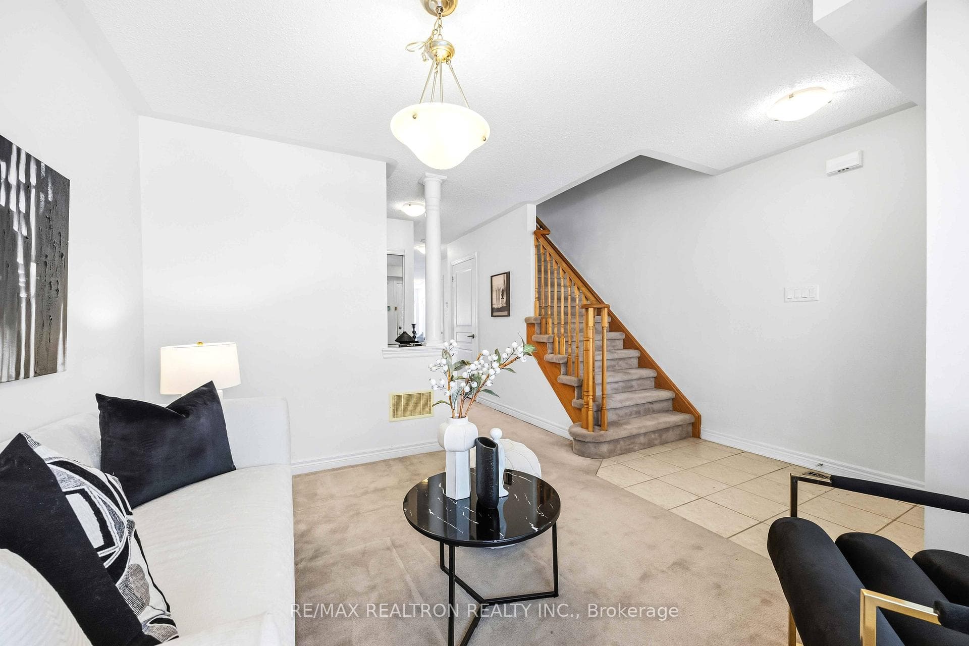 29 Winisk Street photo 6