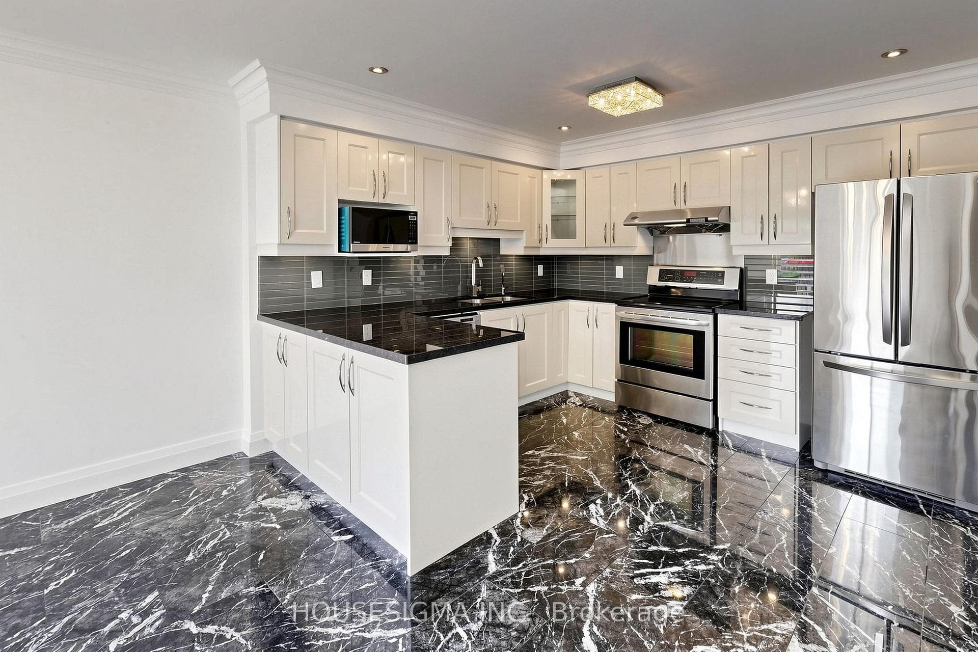 83 Mondeo Drive Unit 220 photo 10
