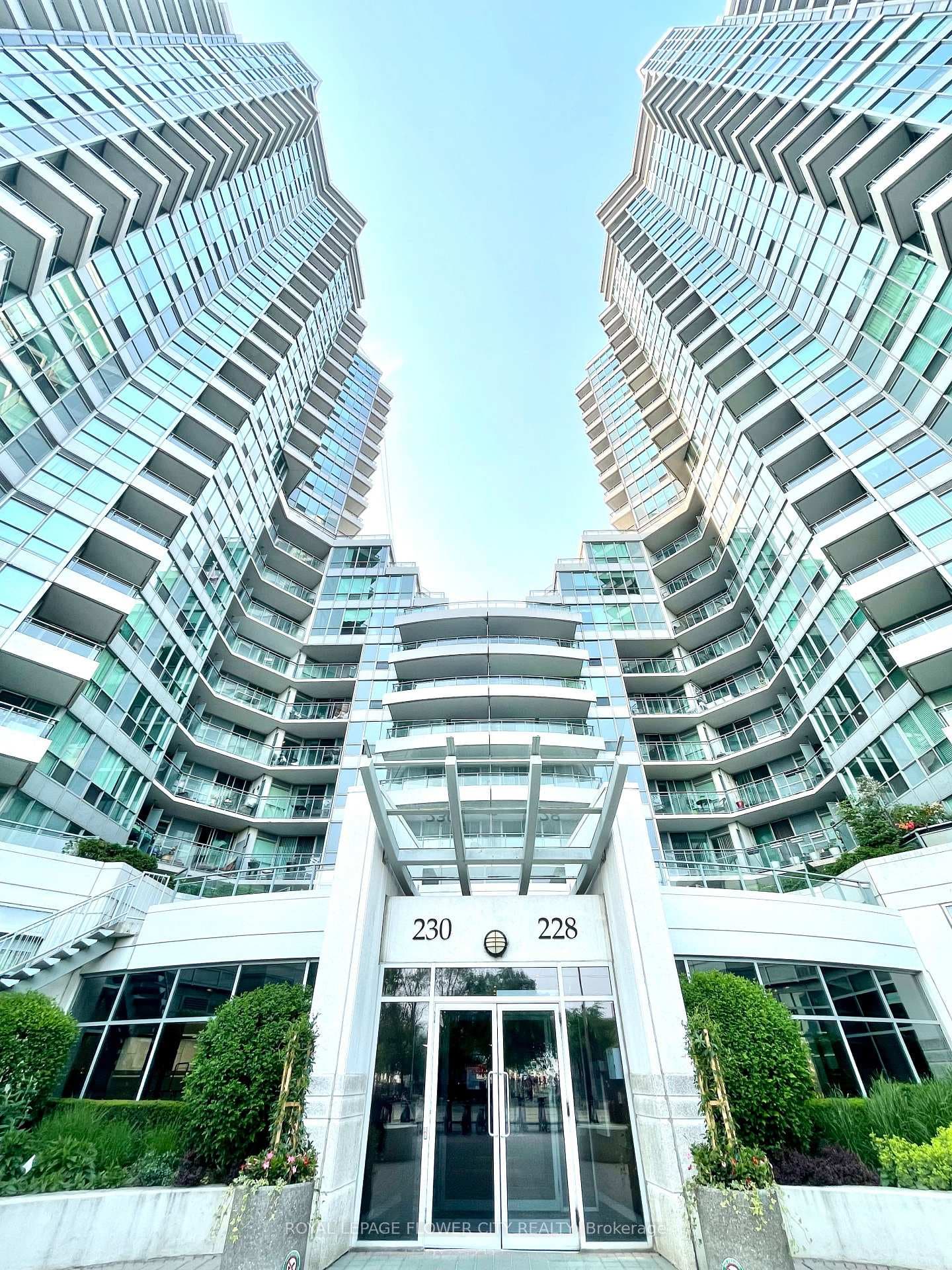 228 Queens Quay Unit 801 photo 1