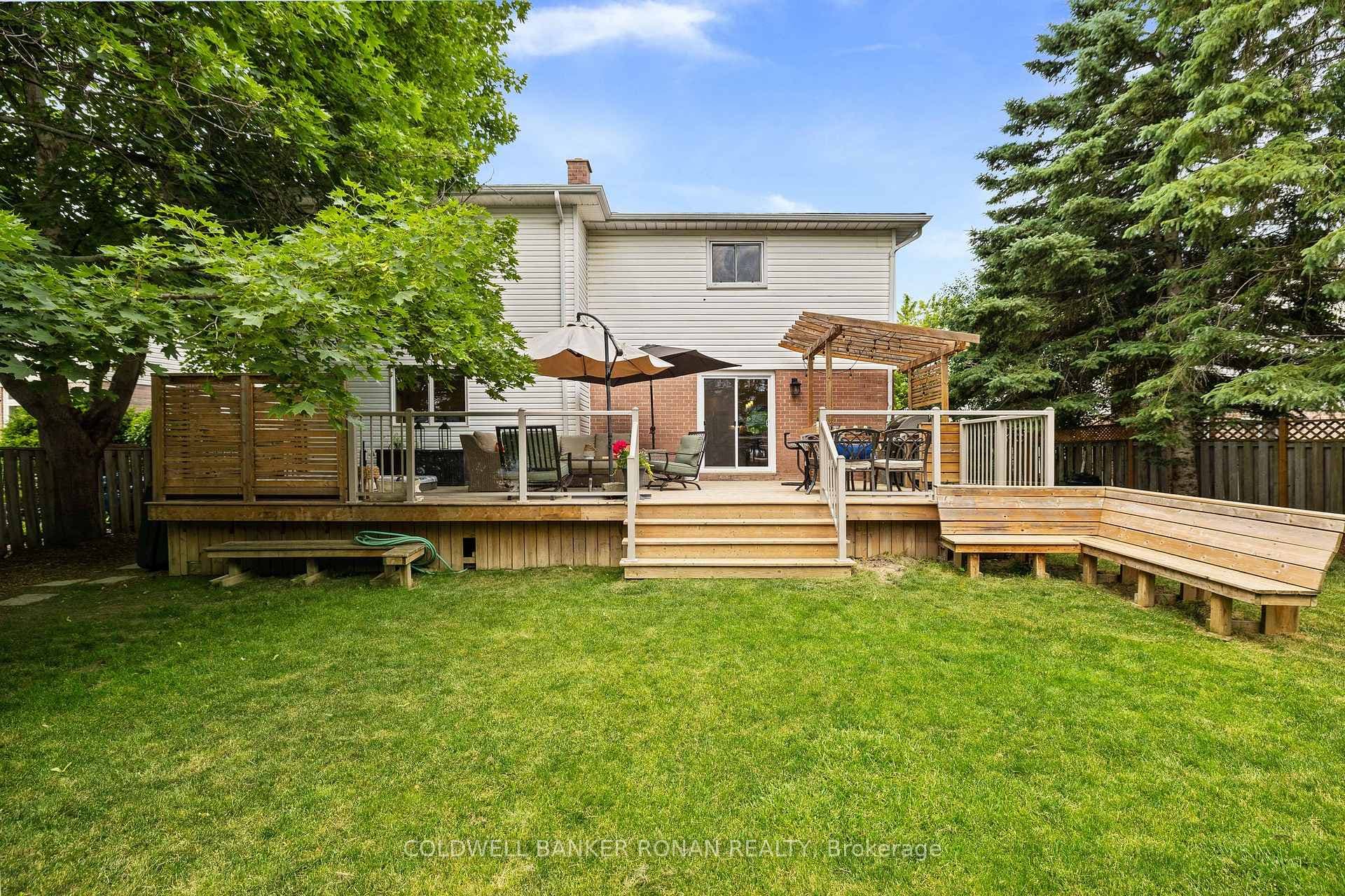 16 Metcalf Crescent photo 34