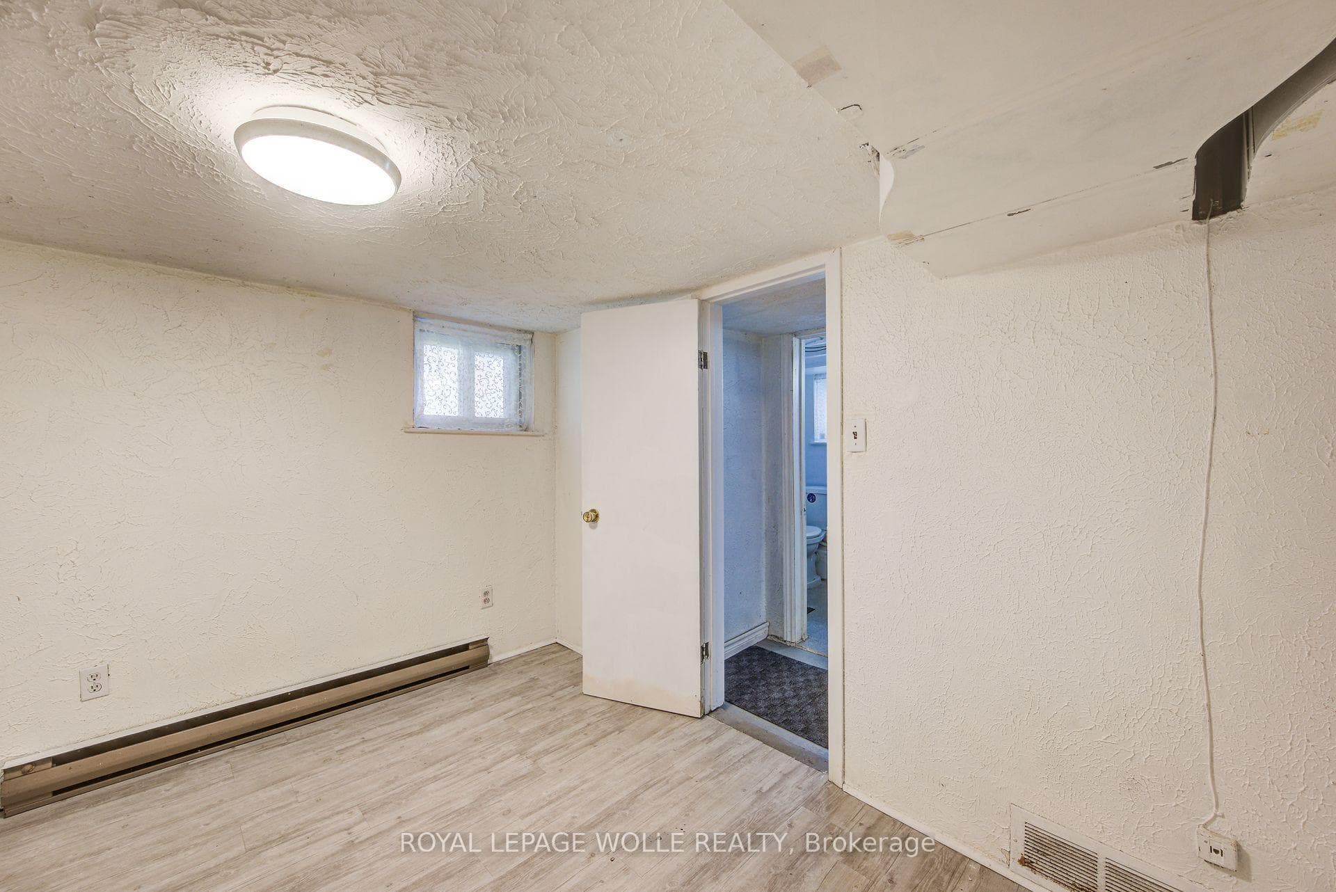114 Erb Street photo 29