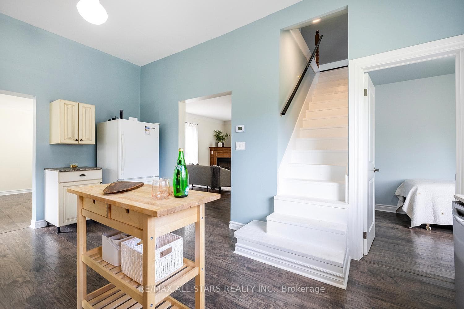 139 Laidlaw Street photo 11