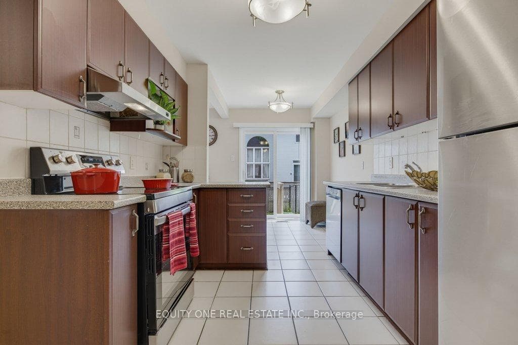 325 Applecross Crescent photo 14
