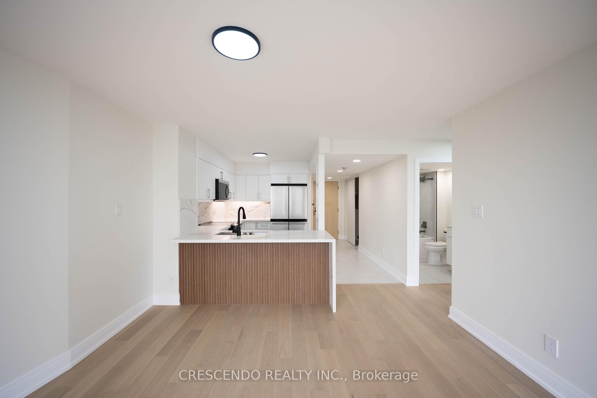 50 Eglinton Avenue Unit 1006 photo 2