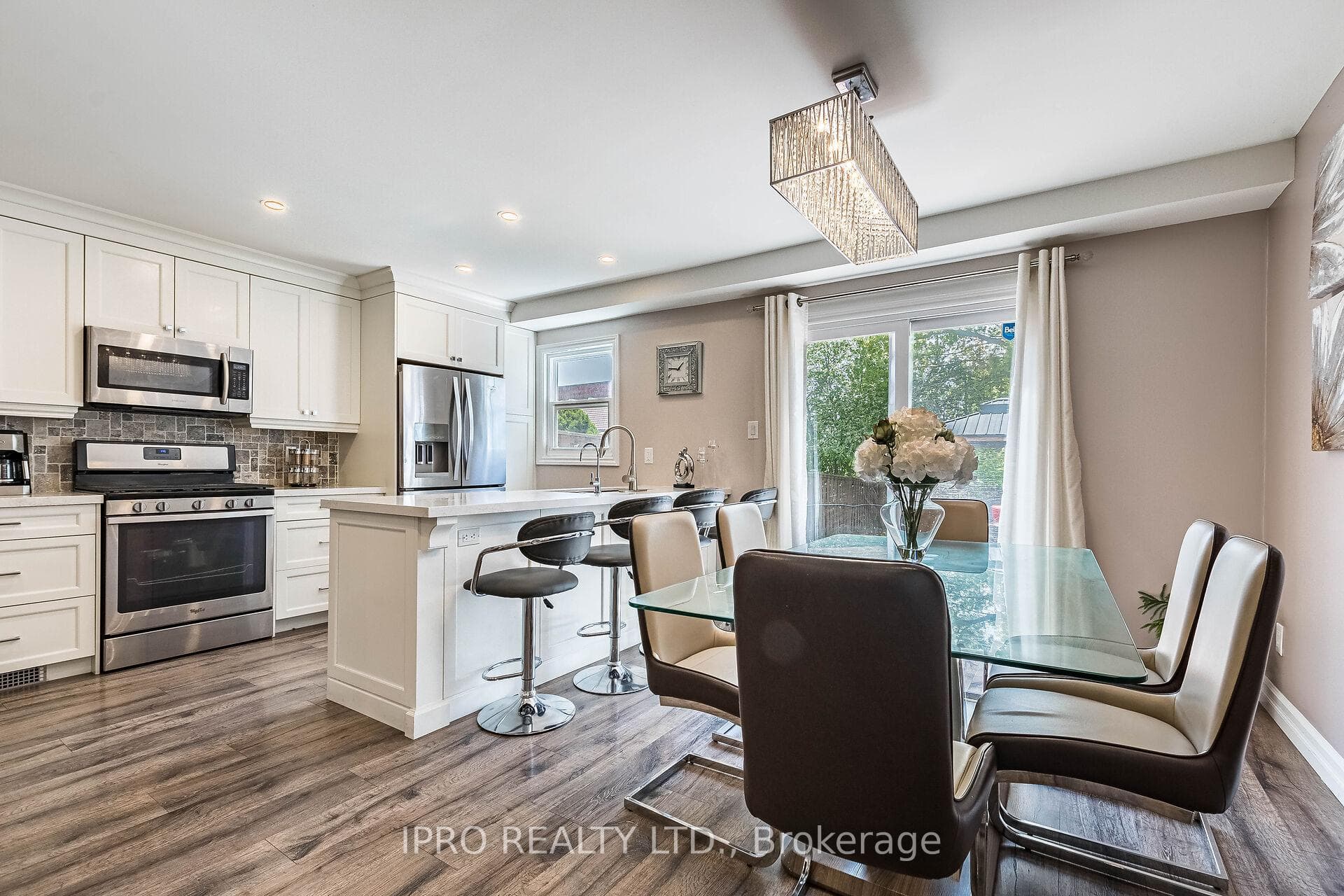 74 Dumfries Avenue photo 4