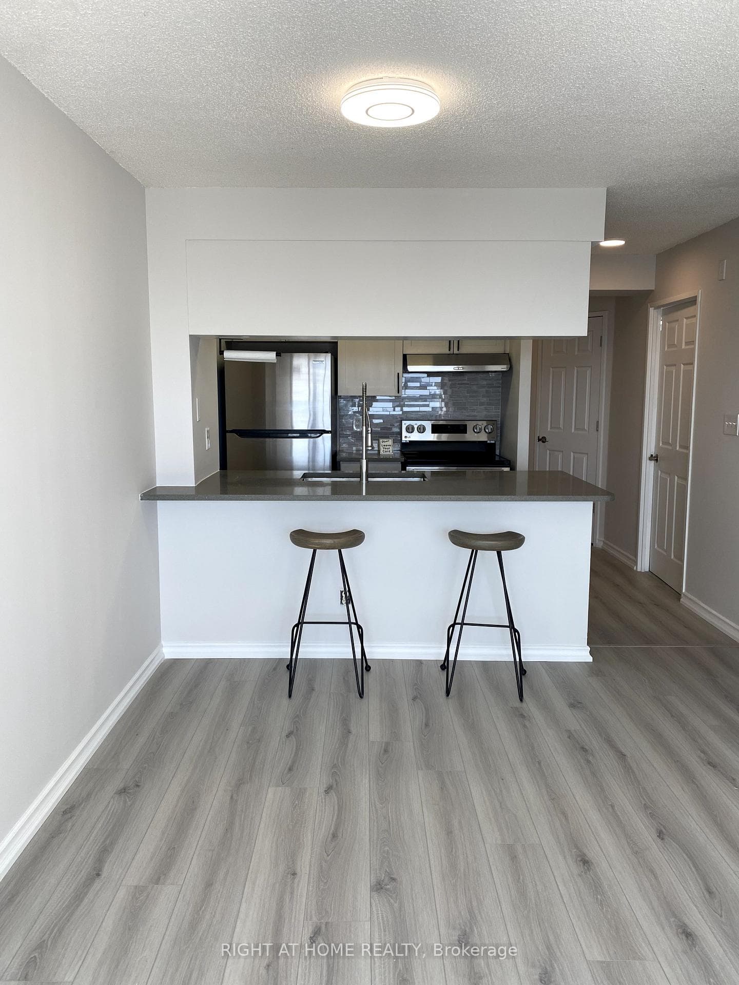 1625 Pickering Parkway Unit 909 photo 8