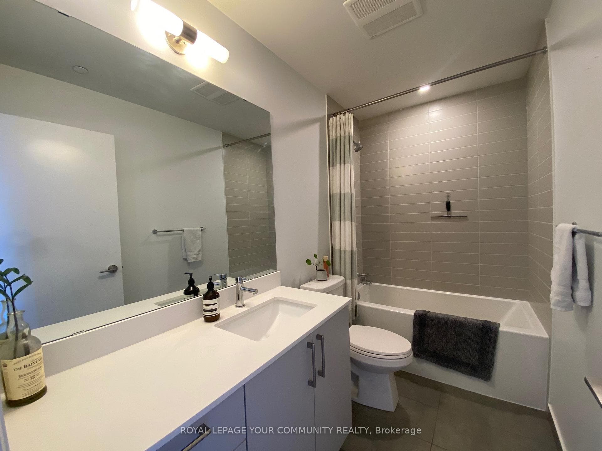 27 Bathurst Street Unit 1813W photo 14